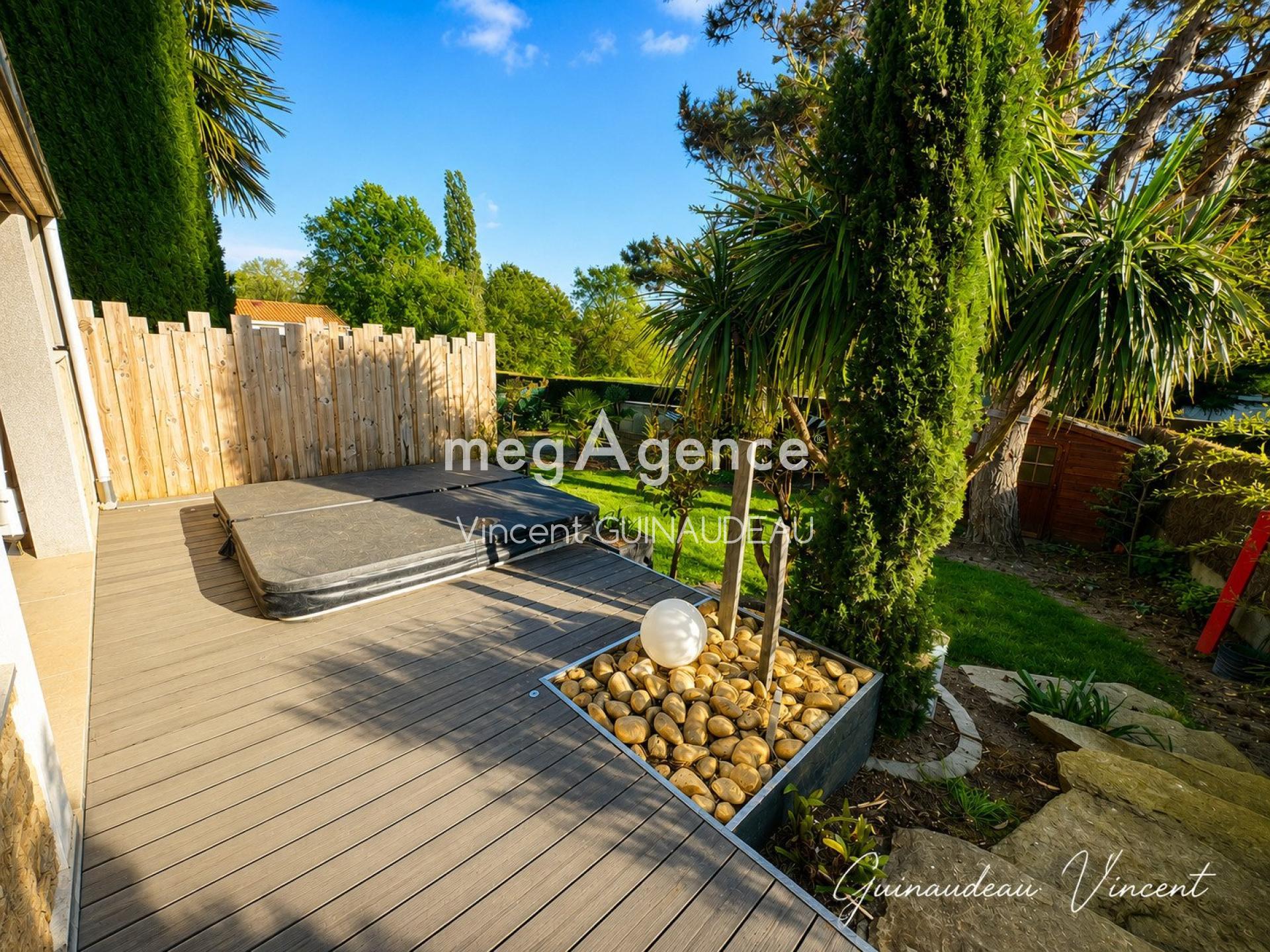 Maison 10 pièces 174 m² · à La Romagne · 174 m² · 310 500 €