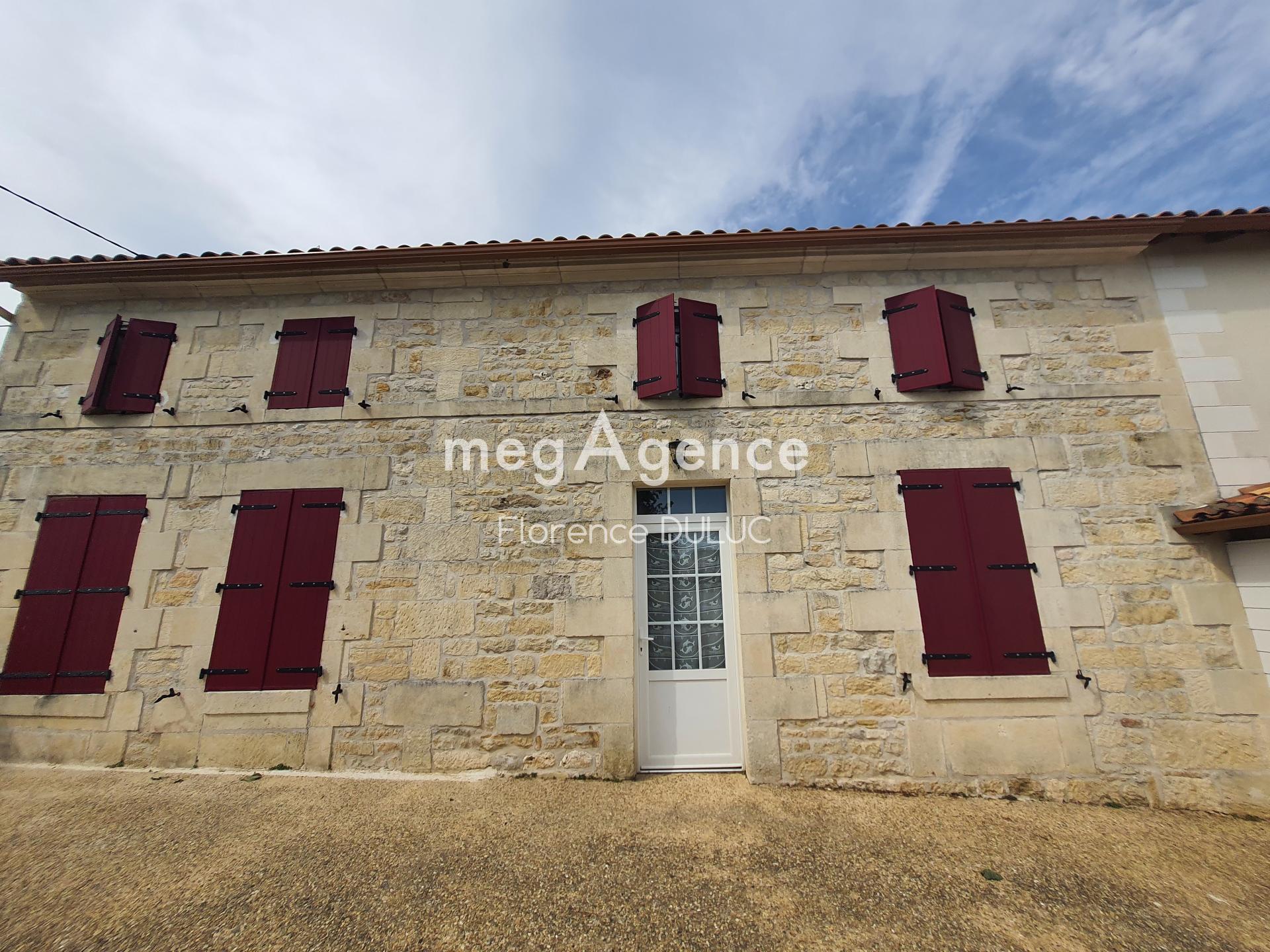 CHARENTAISE RENOVEES AVEC DEPENDANCES ET JARDIN