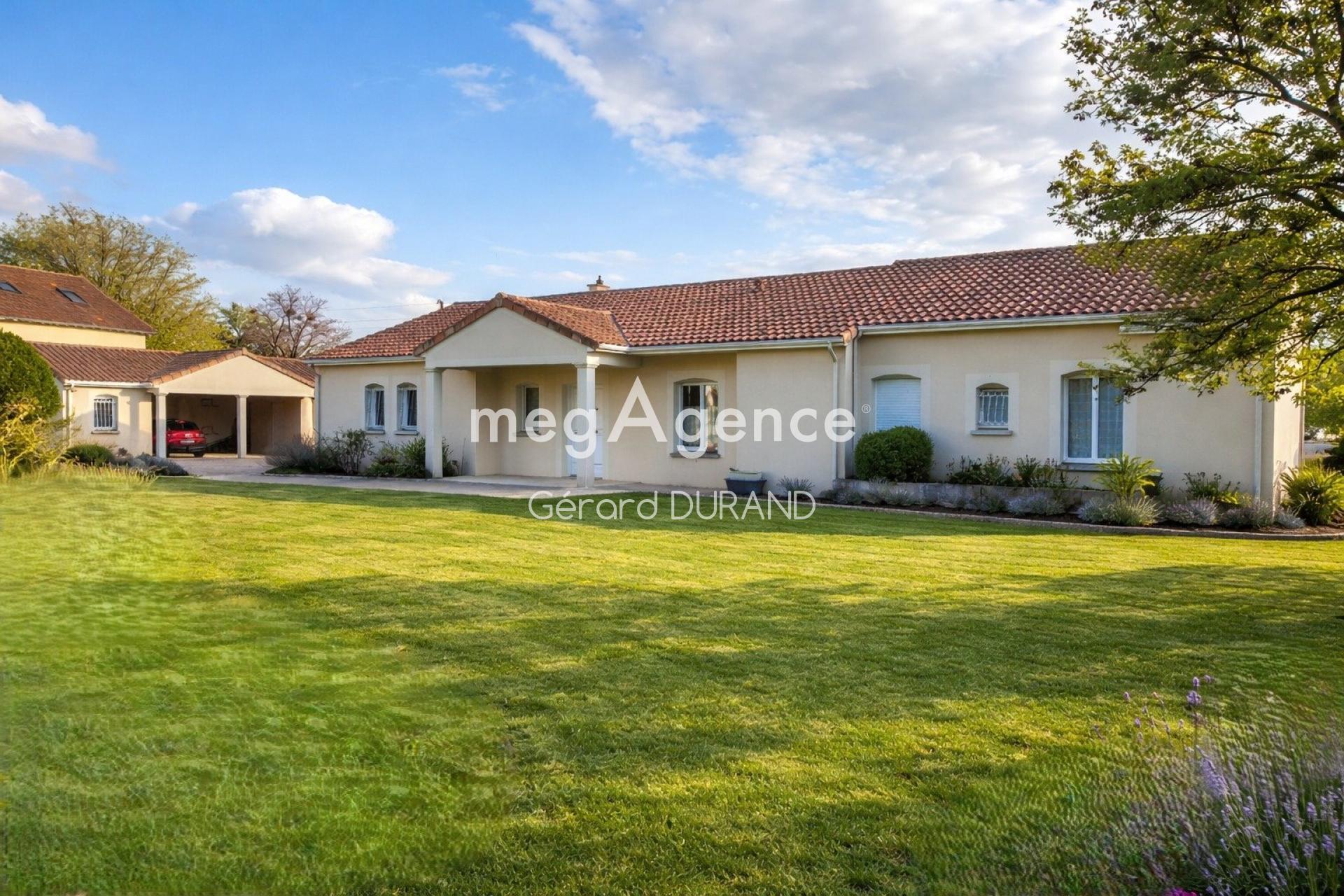 Maison 7 pièces 322 m² · à Pleumartin · 322 m² · 299 000 €