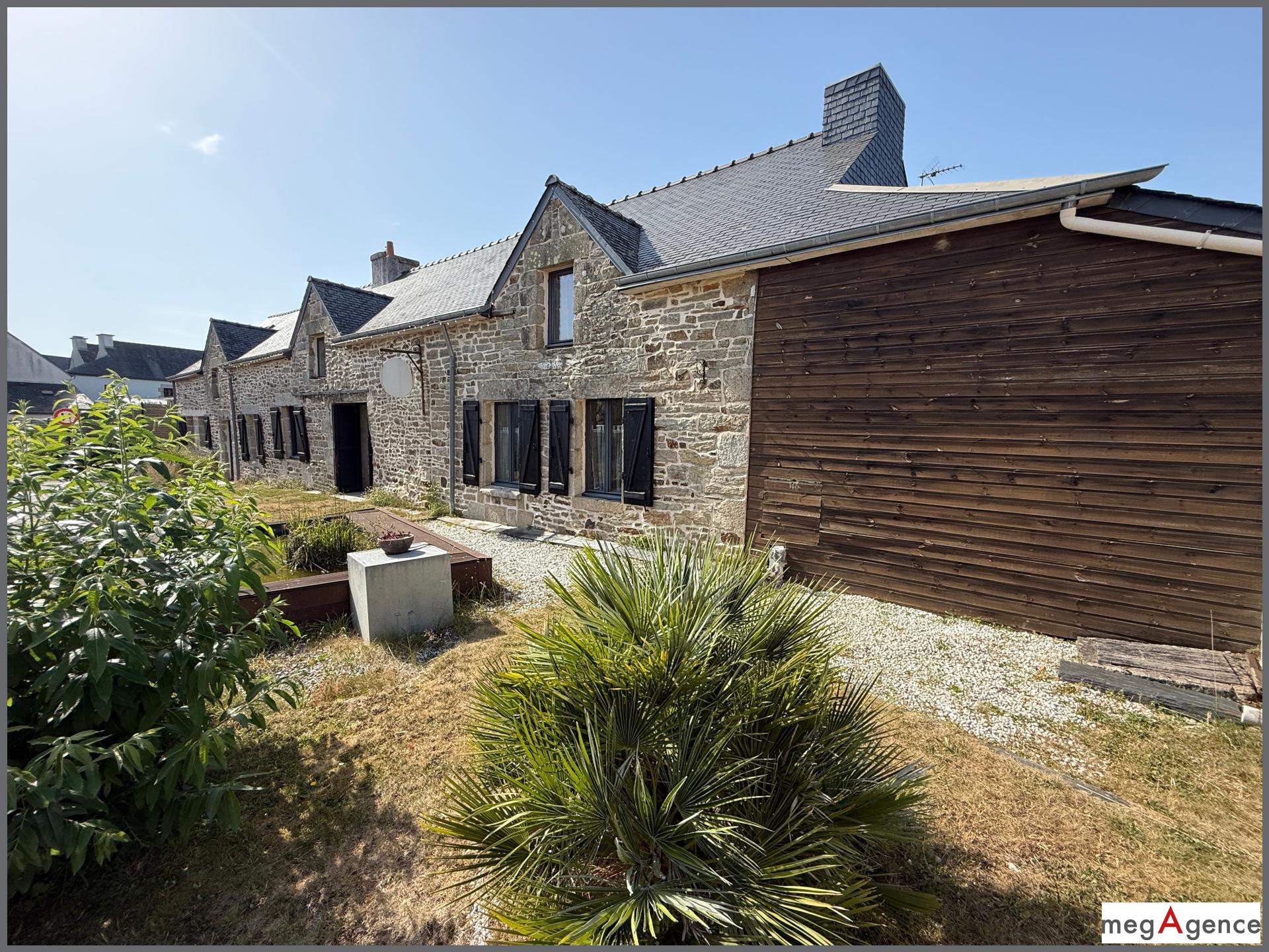Maison 8 pièces 220 m² · à Calan · 220 m² · 388 000 €