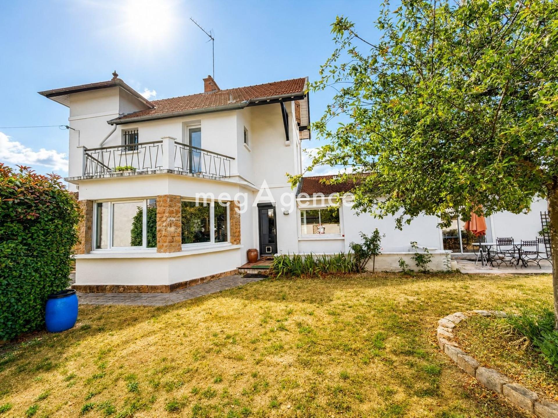 Maison 6 pièces 220 m² · à Charbonnieres-les-Bains · 220 m² · 980 000 €