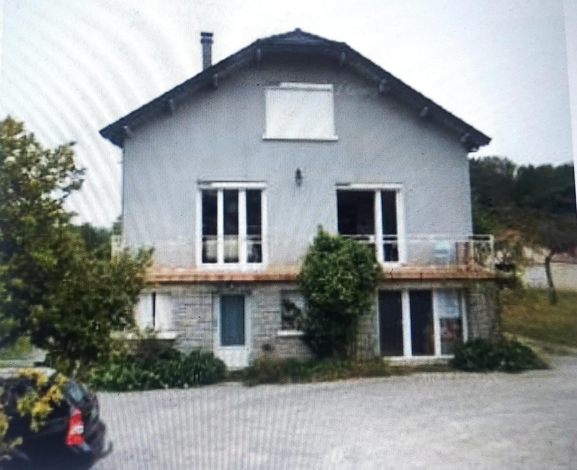 Maison 9 pièces 225 m² · à Rilhac-Rancon · 225 m² · 266 000 €