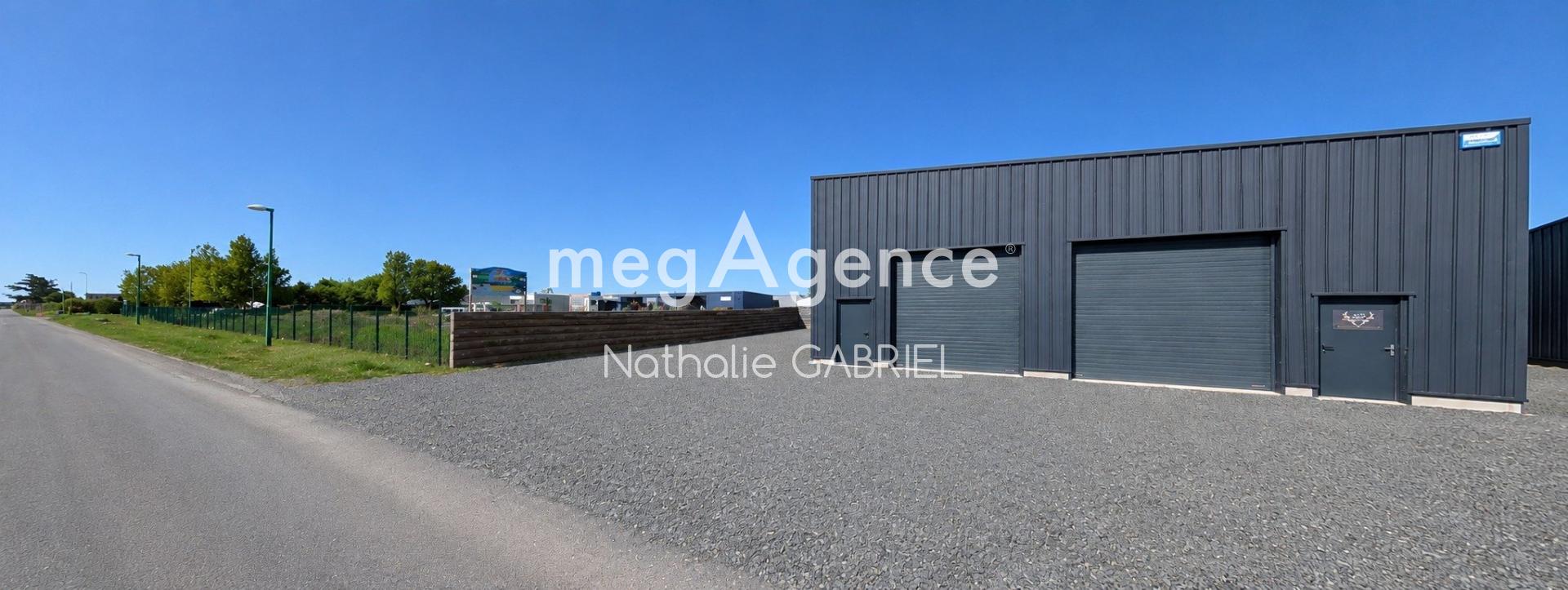 Local commercial 3 pièces 590 m² · à Corze · 590 m² · 400 000 €