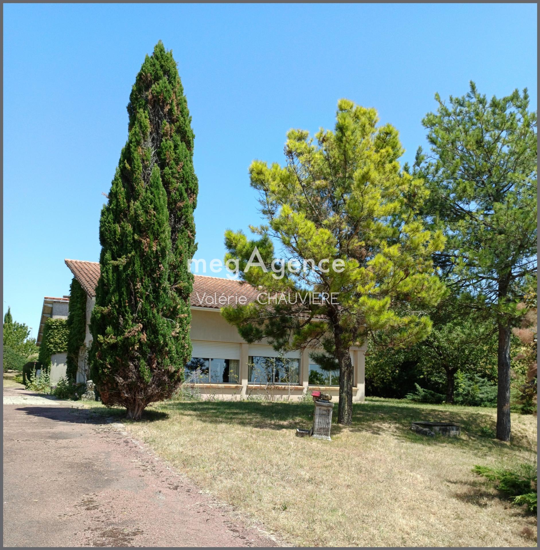 Maison 9 pièces 252 m² · à Mortagne-sur-Gironde · 252 m² · 620 000 €