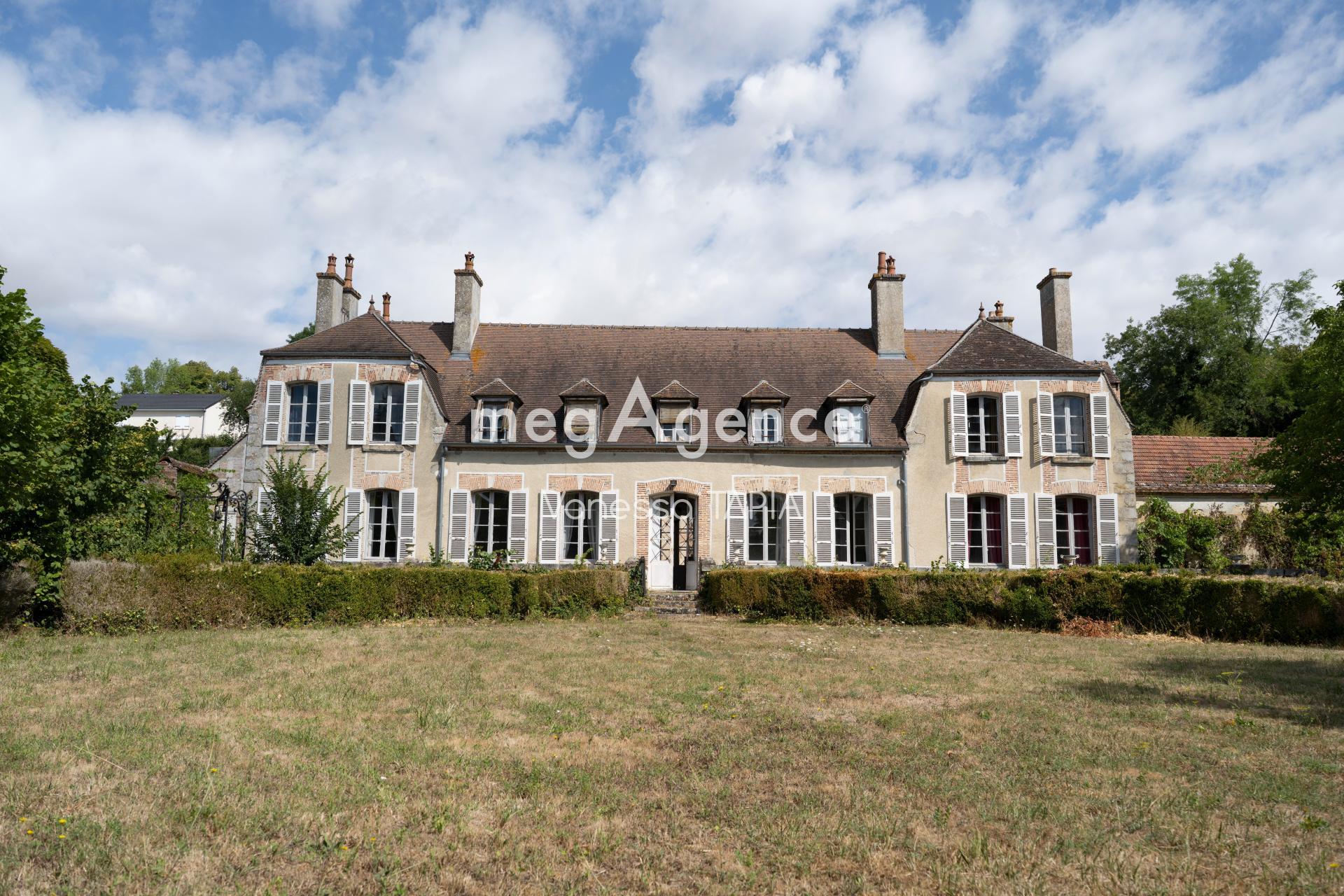 Maison 11 pièces 600 m² · à Marcilly-sur-Seine · 600 m² · 850 000 €