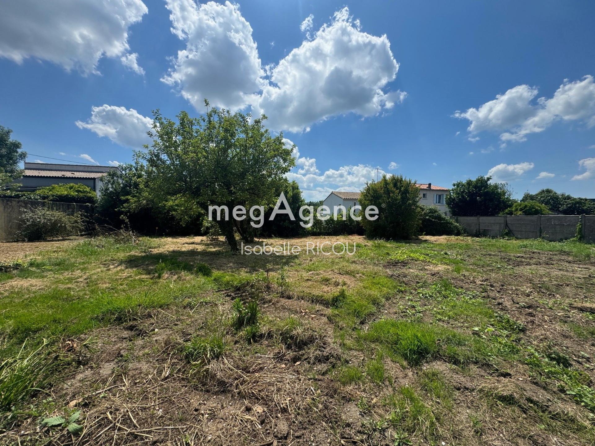 BOURCEFRANC, TERRAIN A BATIR A VIABILISER DE 614m²