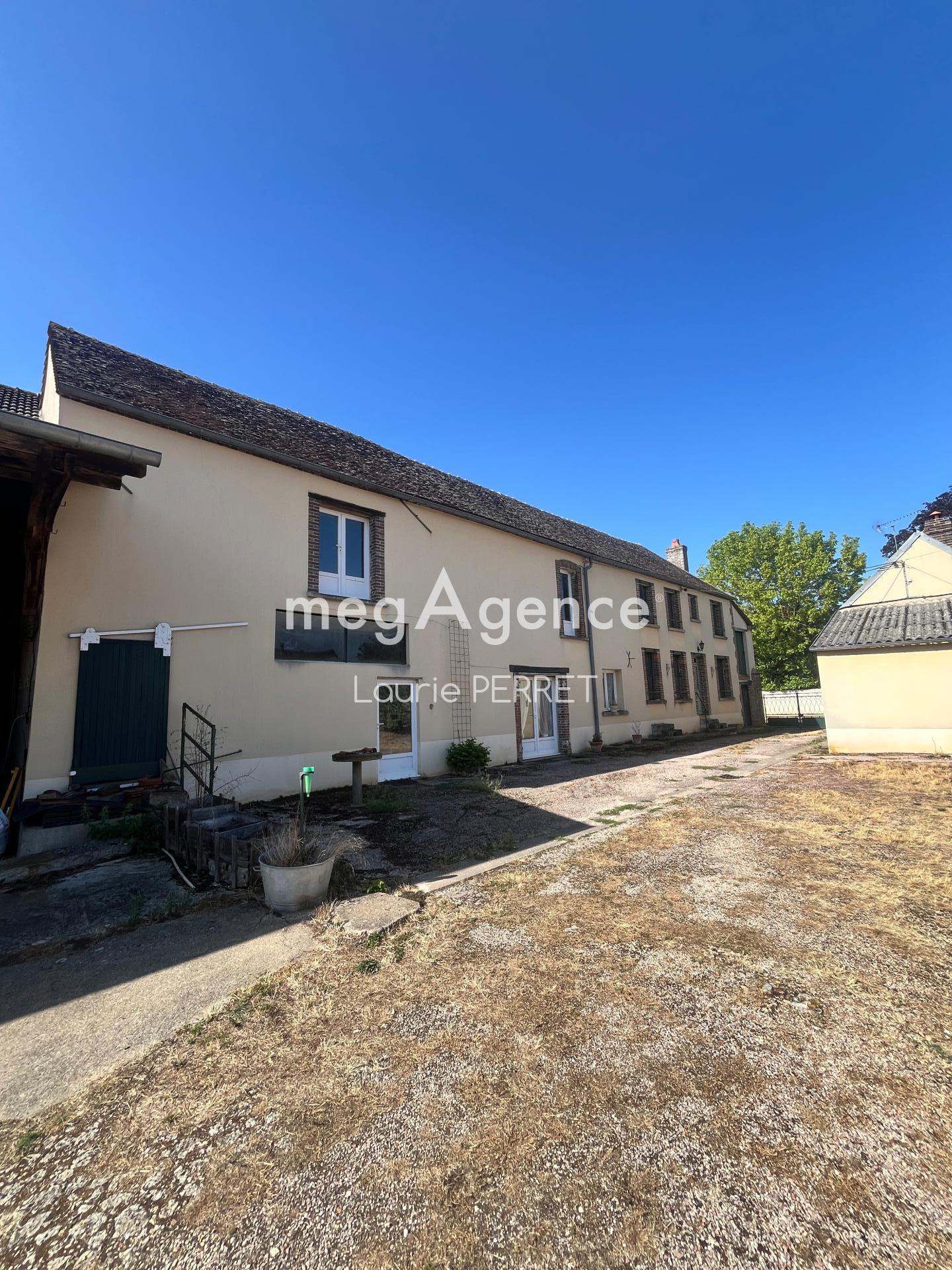 Maison 6 pièces 157 m² · à Cezy · 157 m² · 150 000 €