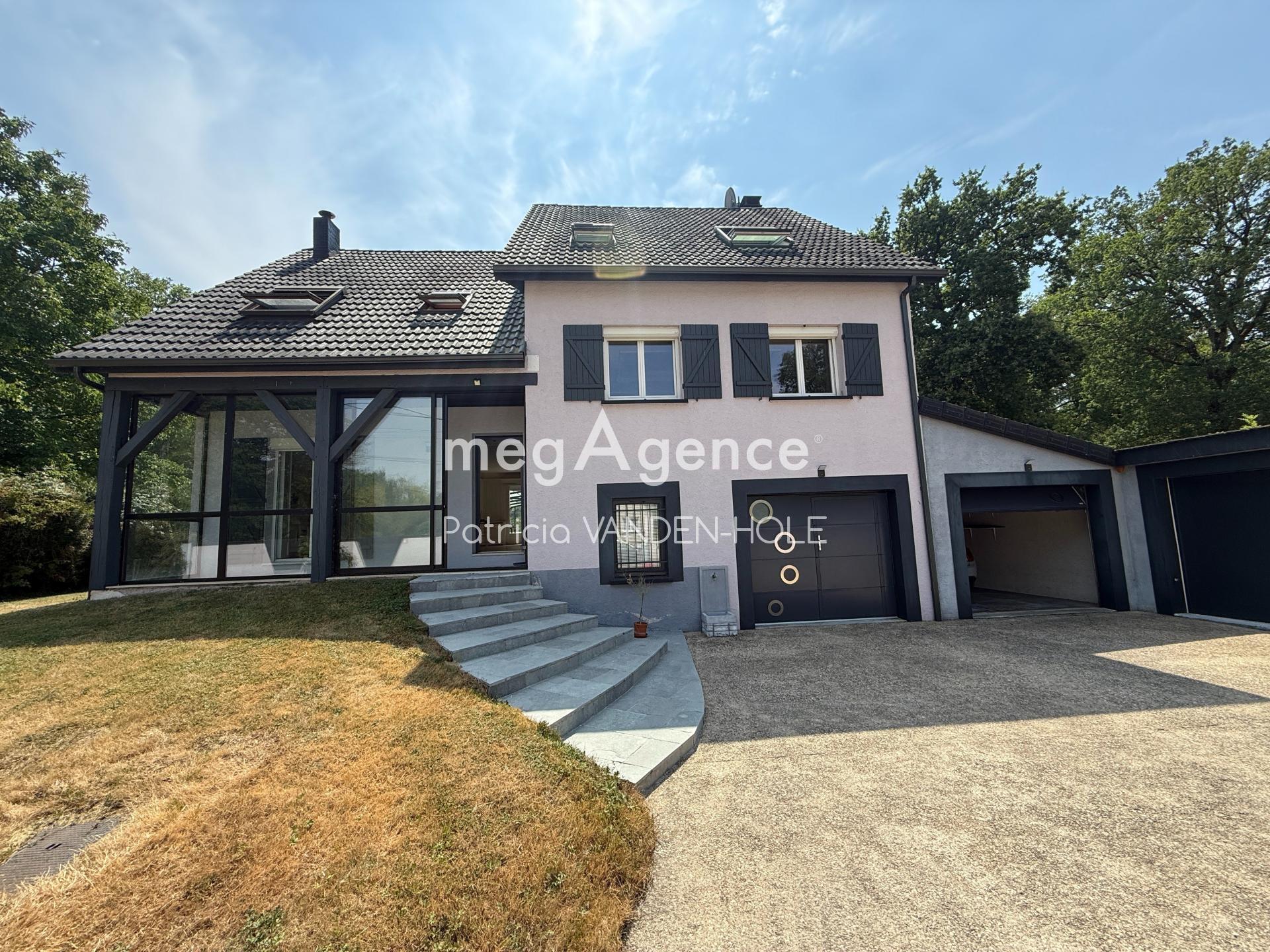 Maison 8 pièces 220 m² · à Courtenay · 220 m² · 399 000 €