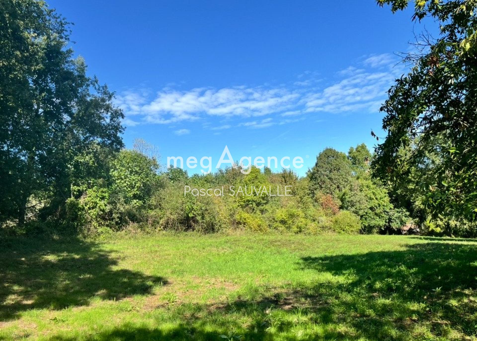 Terrain 1500 m² · à Saint-Astier · 1 500 m² · 30 000 €