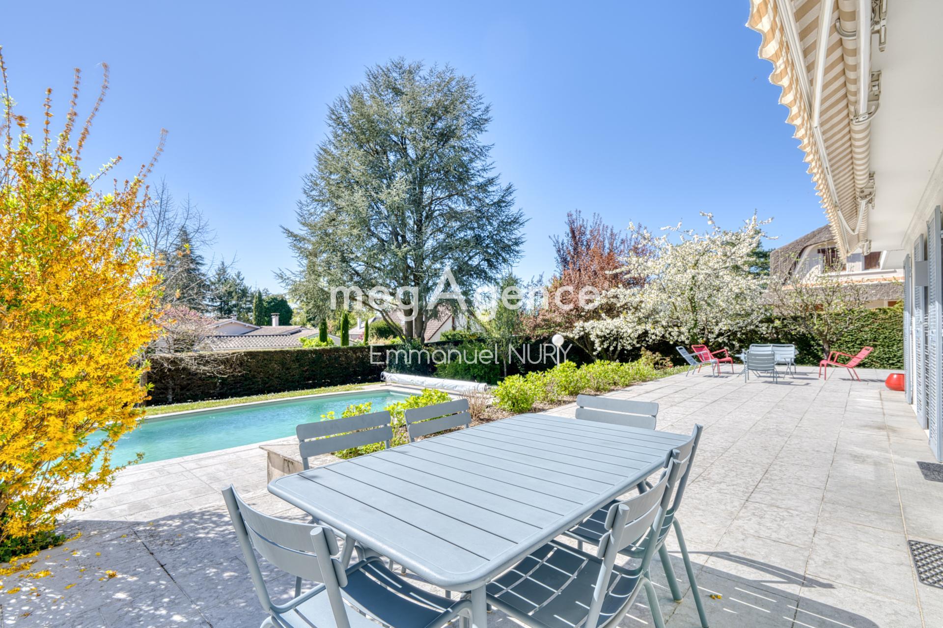 Maison 7 pièces 200 m² · à Charbonnières-les-Bains · 200 m² · 1 100 000 €