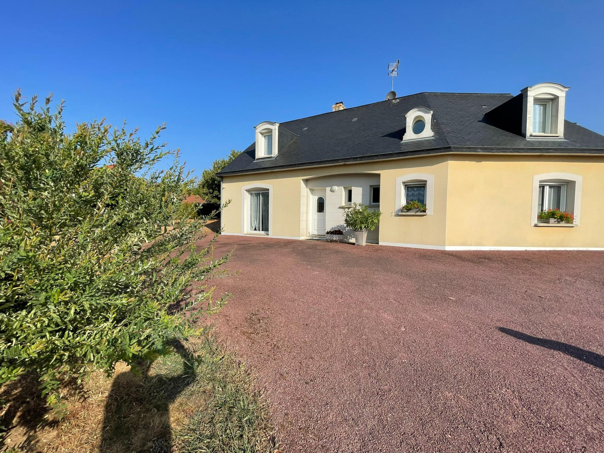 Maison 5 pièces 172 m² · à Auvers-le-Hamon · 172 m² · 312 000 €