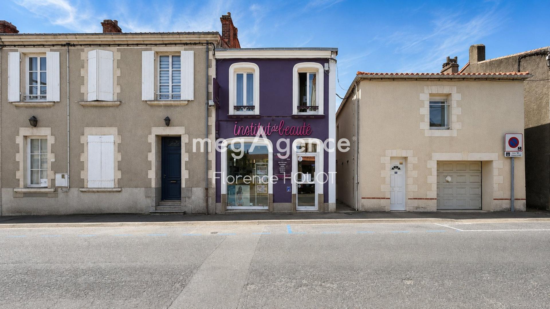 Local commercial 7 pièces 93 m² · à Le Pallet · 93 m² · 181 900 €