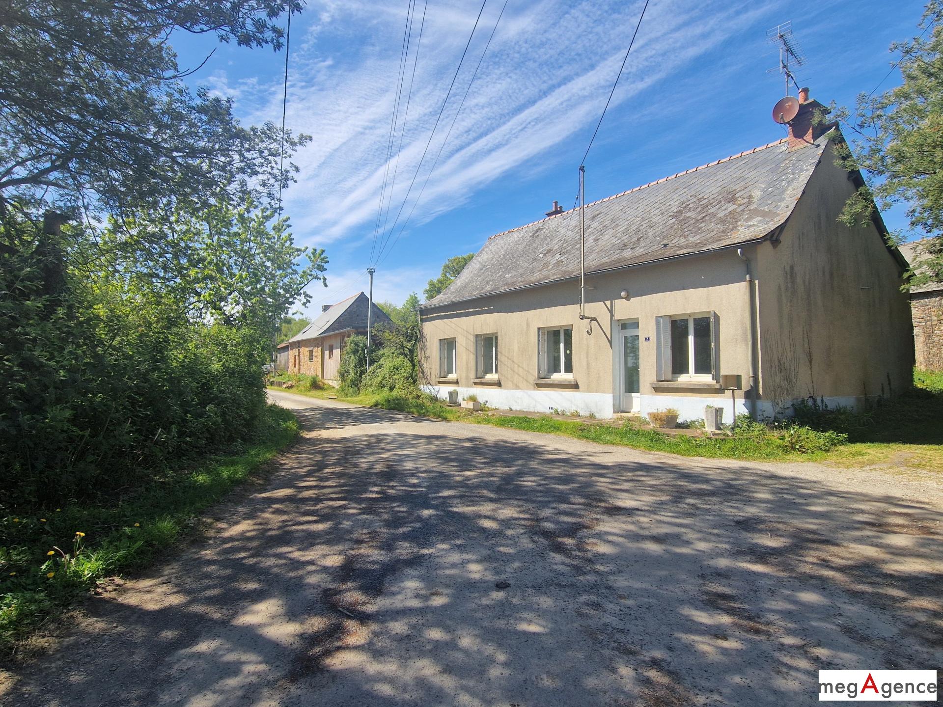 Maison - dépendance - Terrain 2390 m² - Bâtiment de 300 m² - idéal jardin