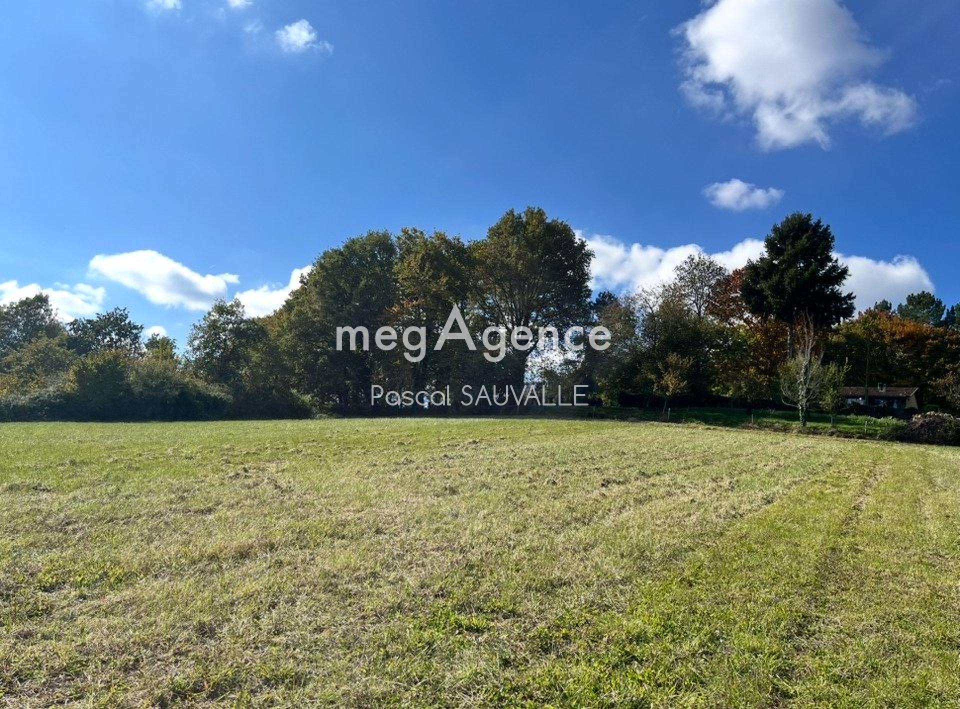 Terrain à saint-germain-du-salembre, 24190 - 9300m² · 46 800 €