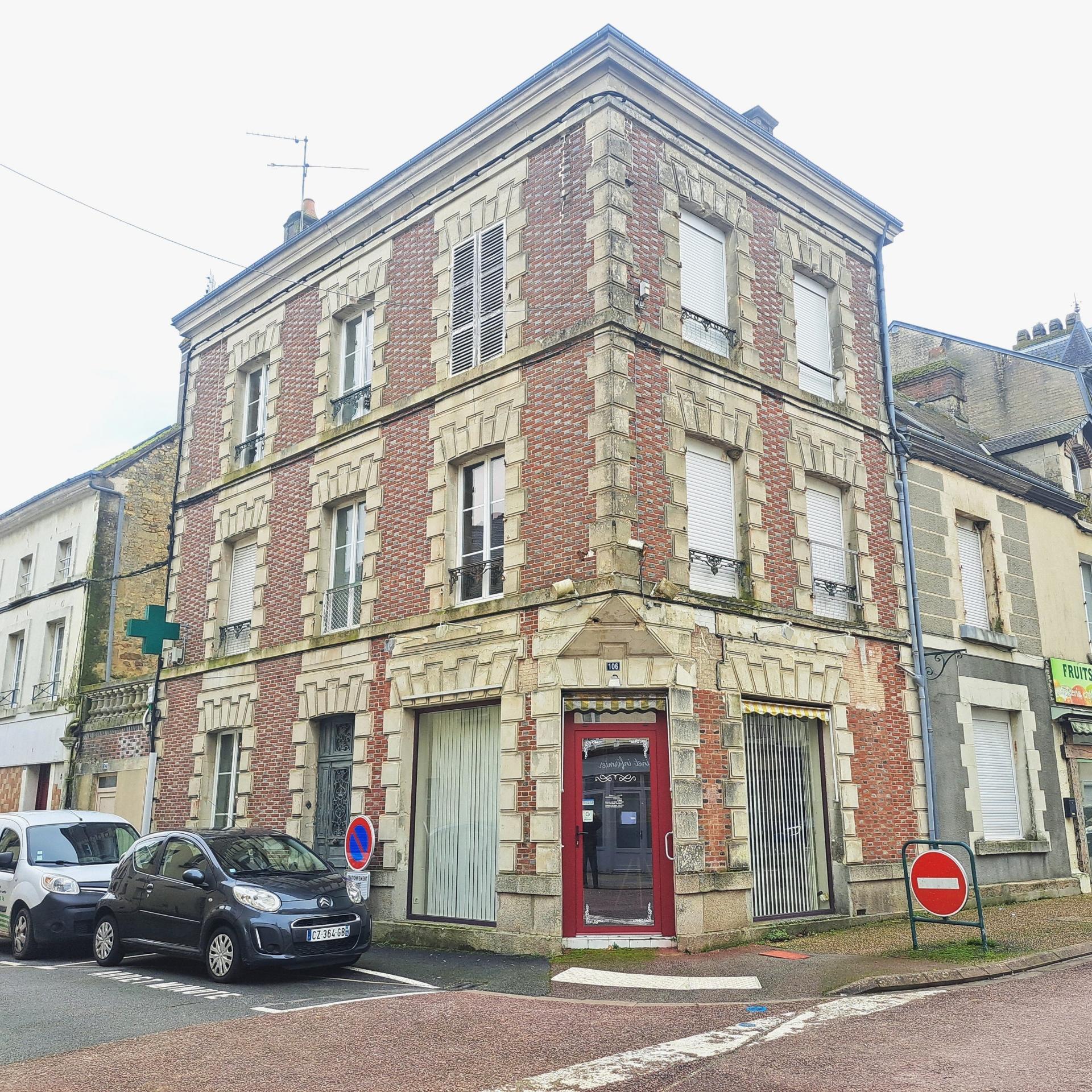 Immeuble 330 m² · à Le Mele-sur-Sarthe · 330 m² · 208 000 €