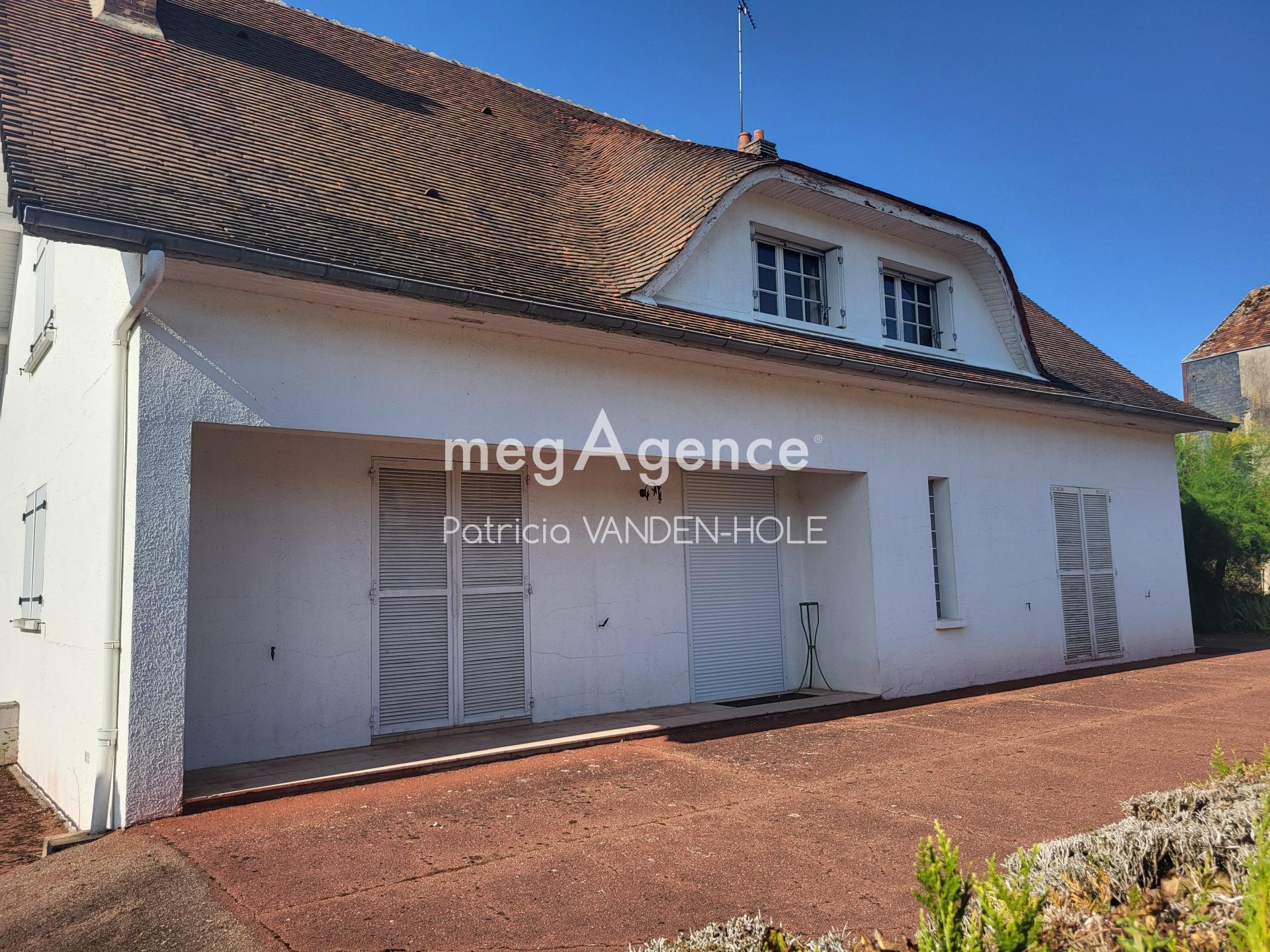 Maison 8 pièces 226 m² · à Courtenay · 226 m² · 375 000 €