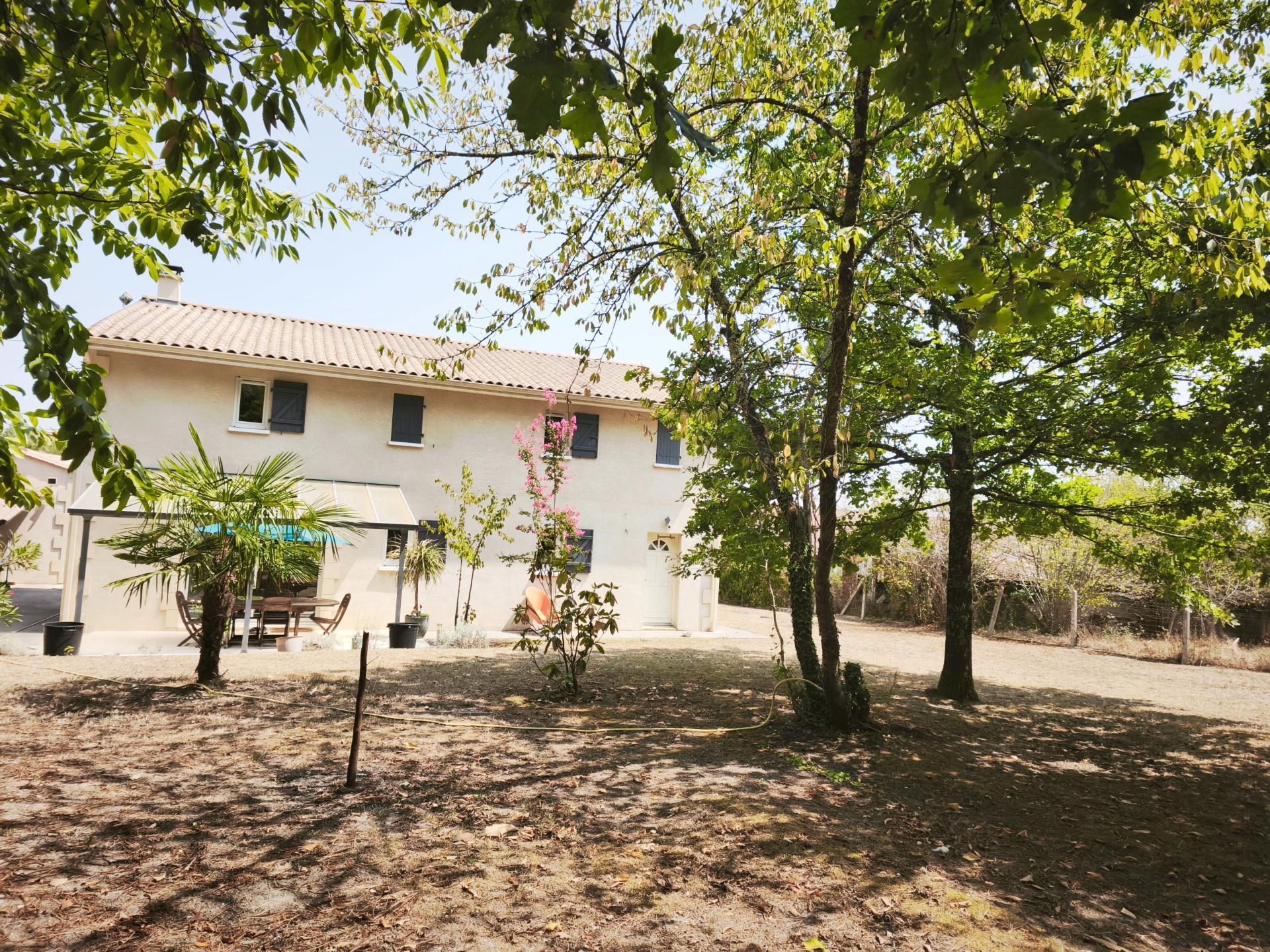 Maison 6 pièces 180 m² · à Montlieu-la-Garde · 180 m² · 299 000 €