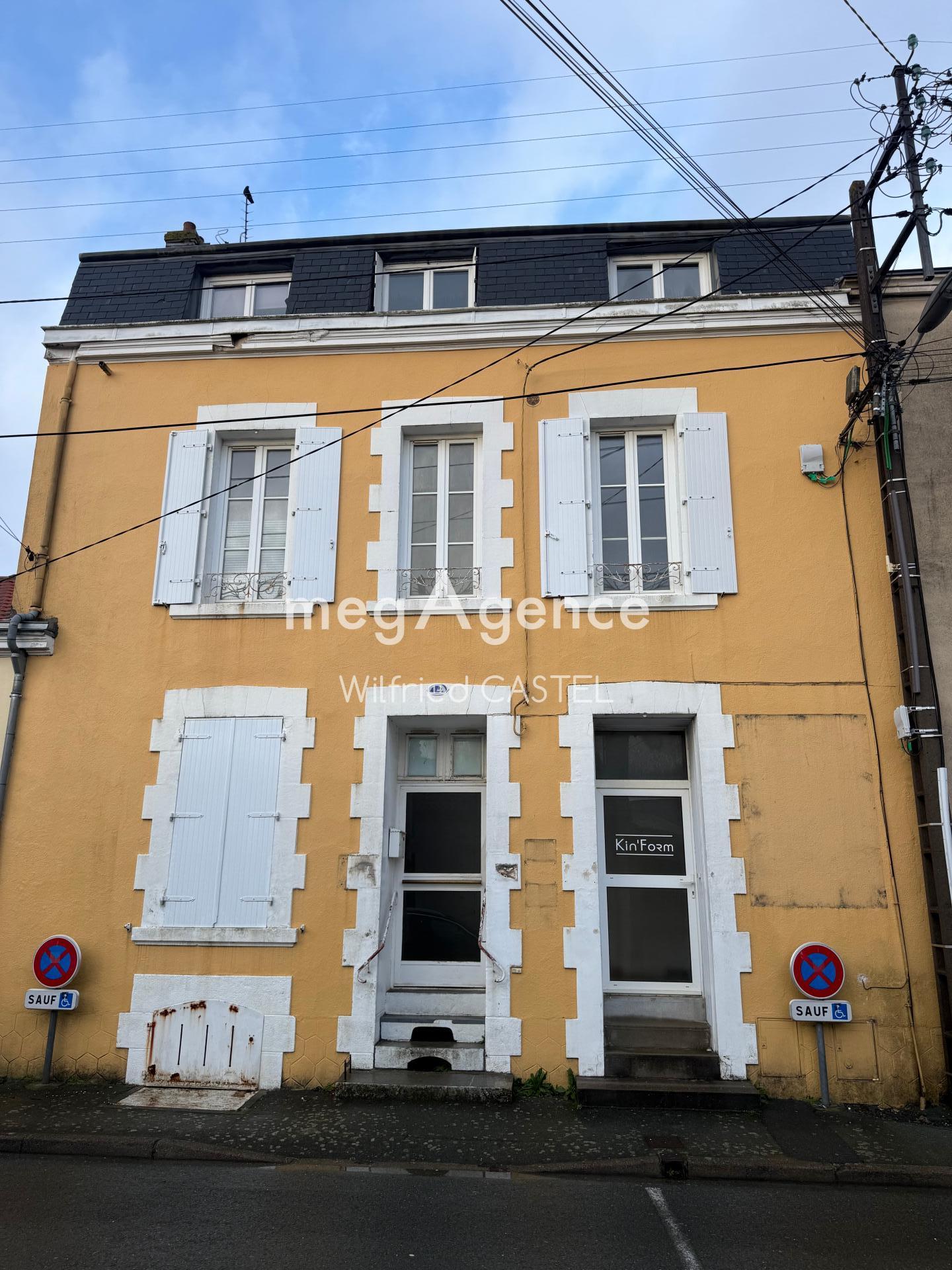 Maison 12 pièces 300 m² · à La Roche-sur-Yon · 300 m² · 315 750 €