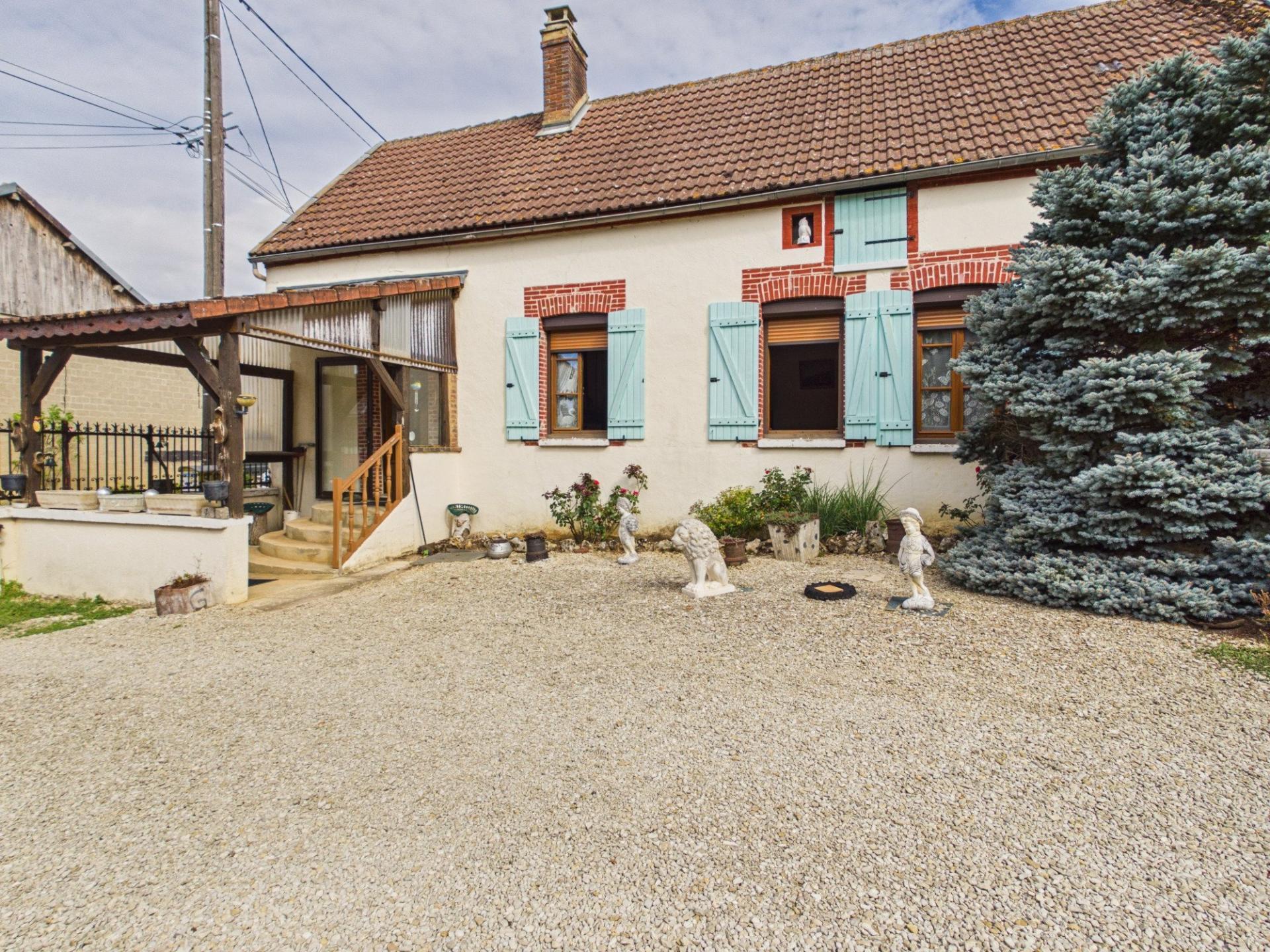 Maison 3 pièces 67 m² · à Cerilly · 67 m² · 99 000 €