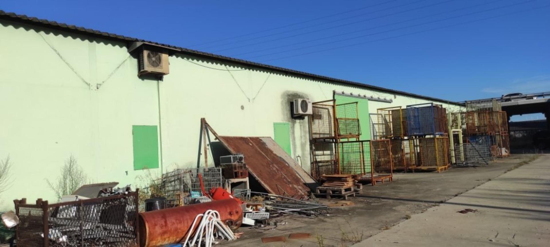 Local commercial 8 pièces 2831 m² · à Nimes · 2 831 m² · 2 100 000 €