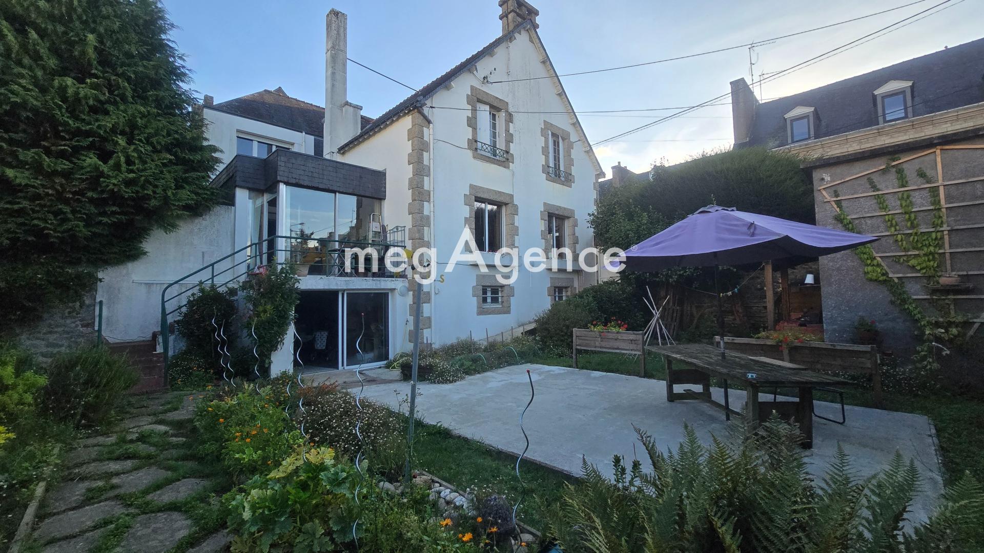 Maison 8 pièces 210 m² · à Pontivy · 210 m² · 281 500 €
