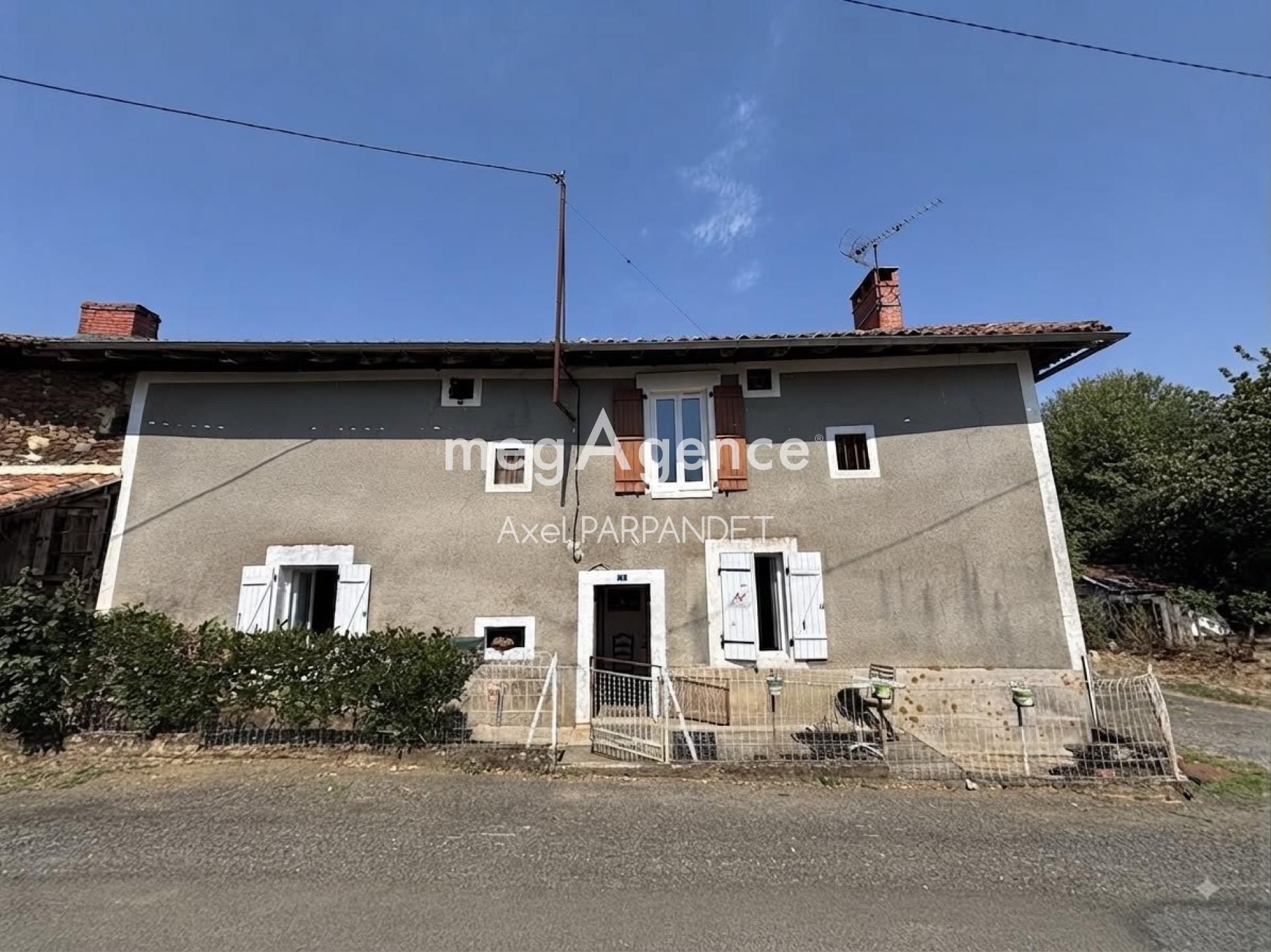 Maison 4 pièces 105 m² · à Massignac · 105 m² · 61 000 €