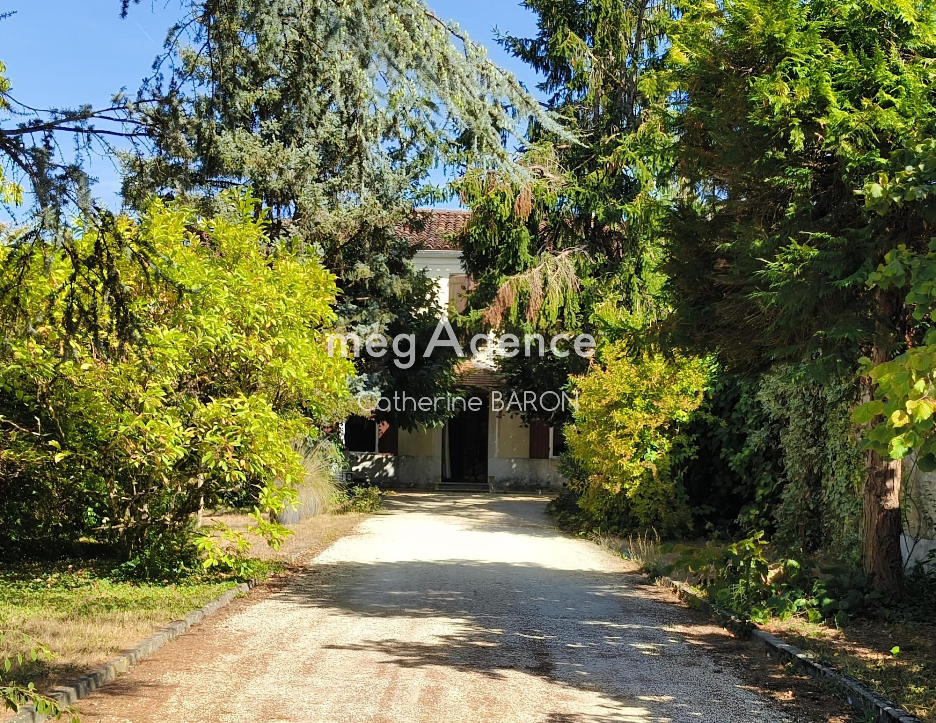 Maison 5 pièces 195 m² · à Jarnac · 195 m² · 230 000 €