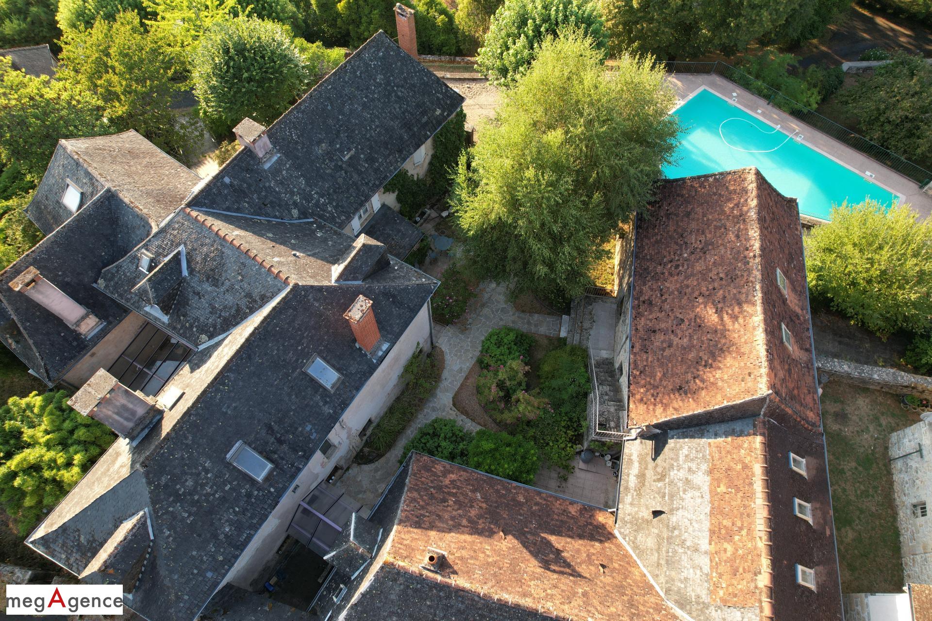 Maison 17 pièces 400 m² · à Ayen · 400 m² · 450 000 €