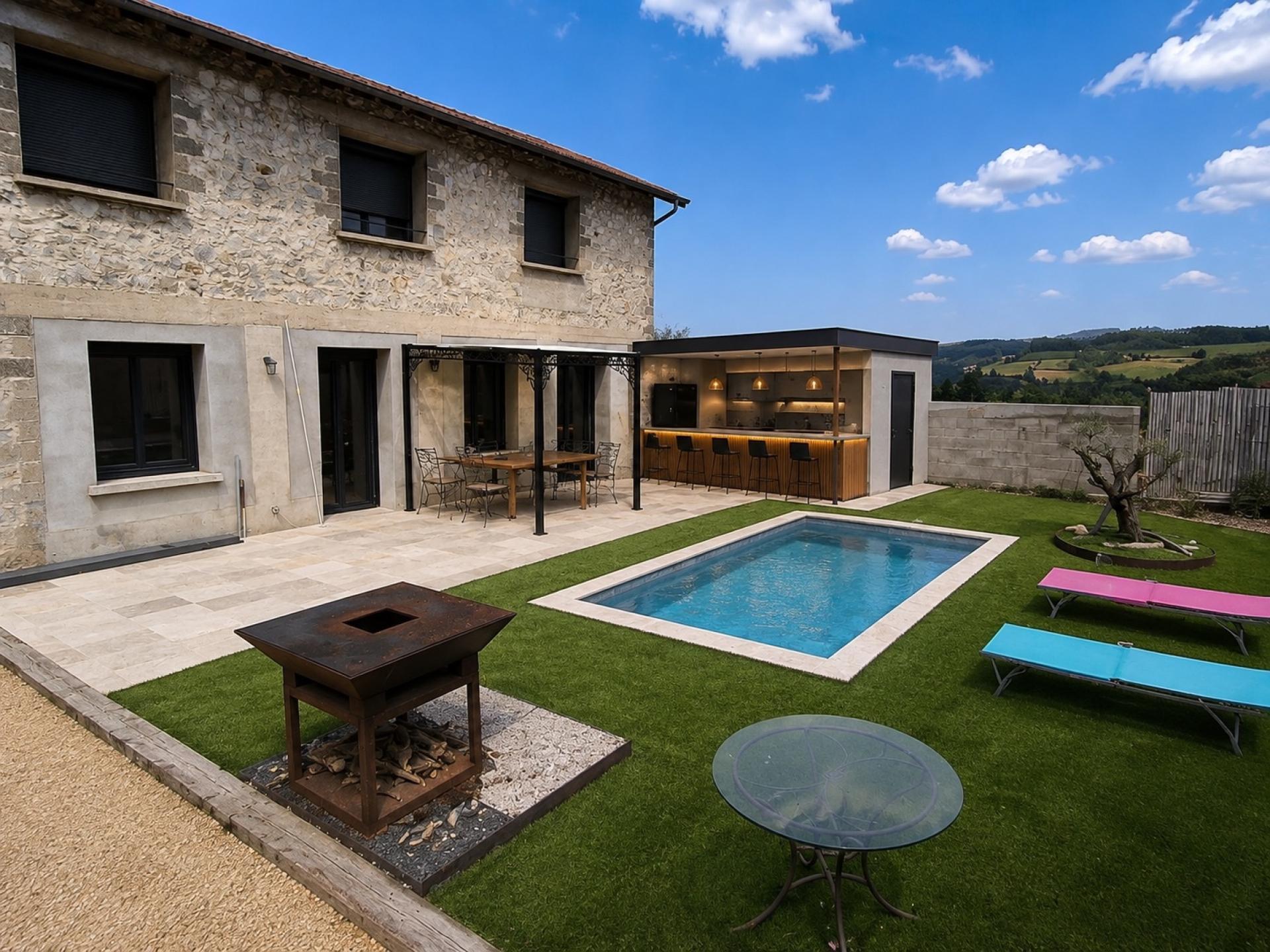 Maison 6 pièces 140 m² · à Saint-Just-Malmont · 140 m² · 389 000 €