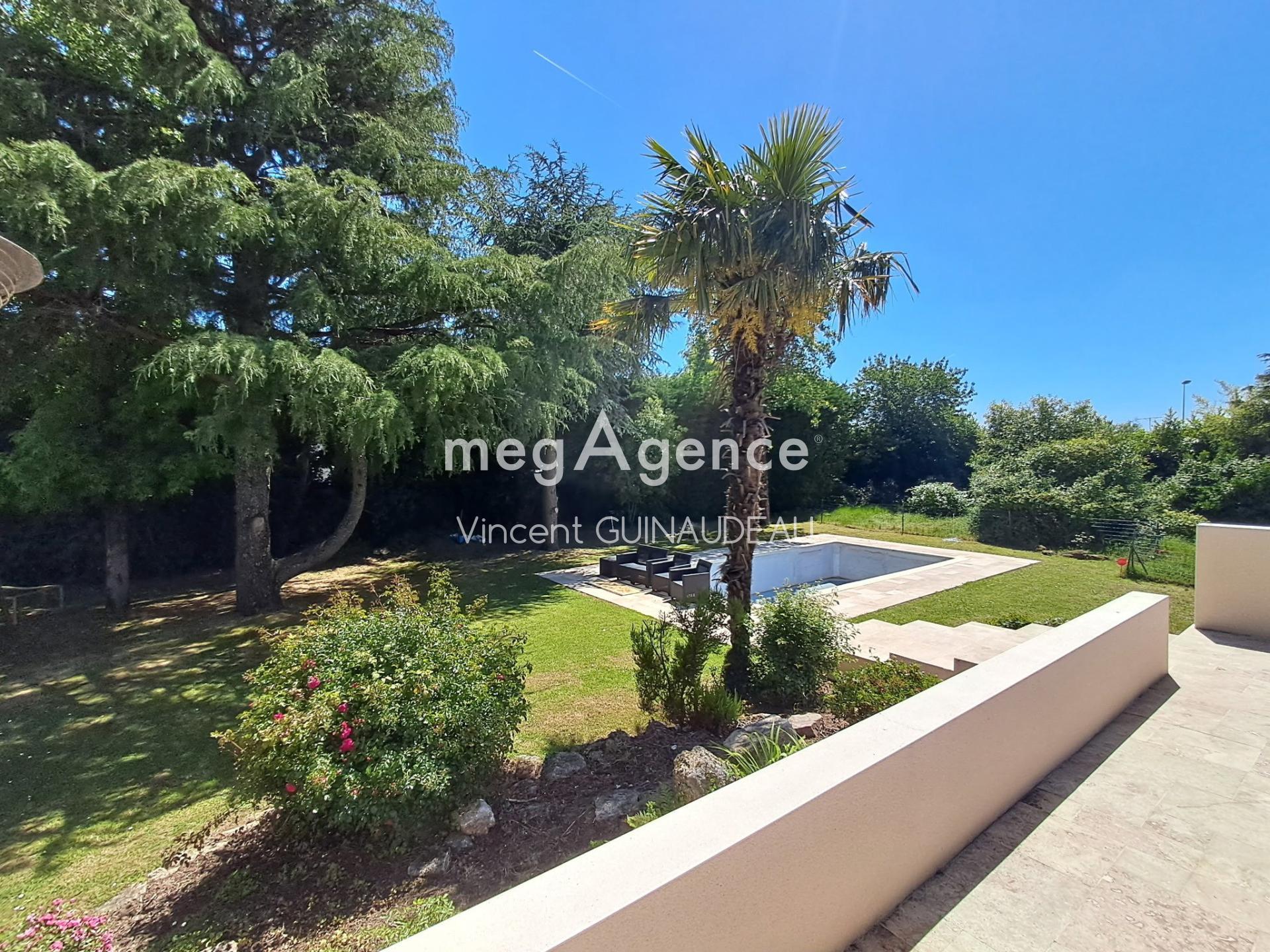 Maison 7 pièces 197 m² · à Cholet · 197 m² · 369 500 €