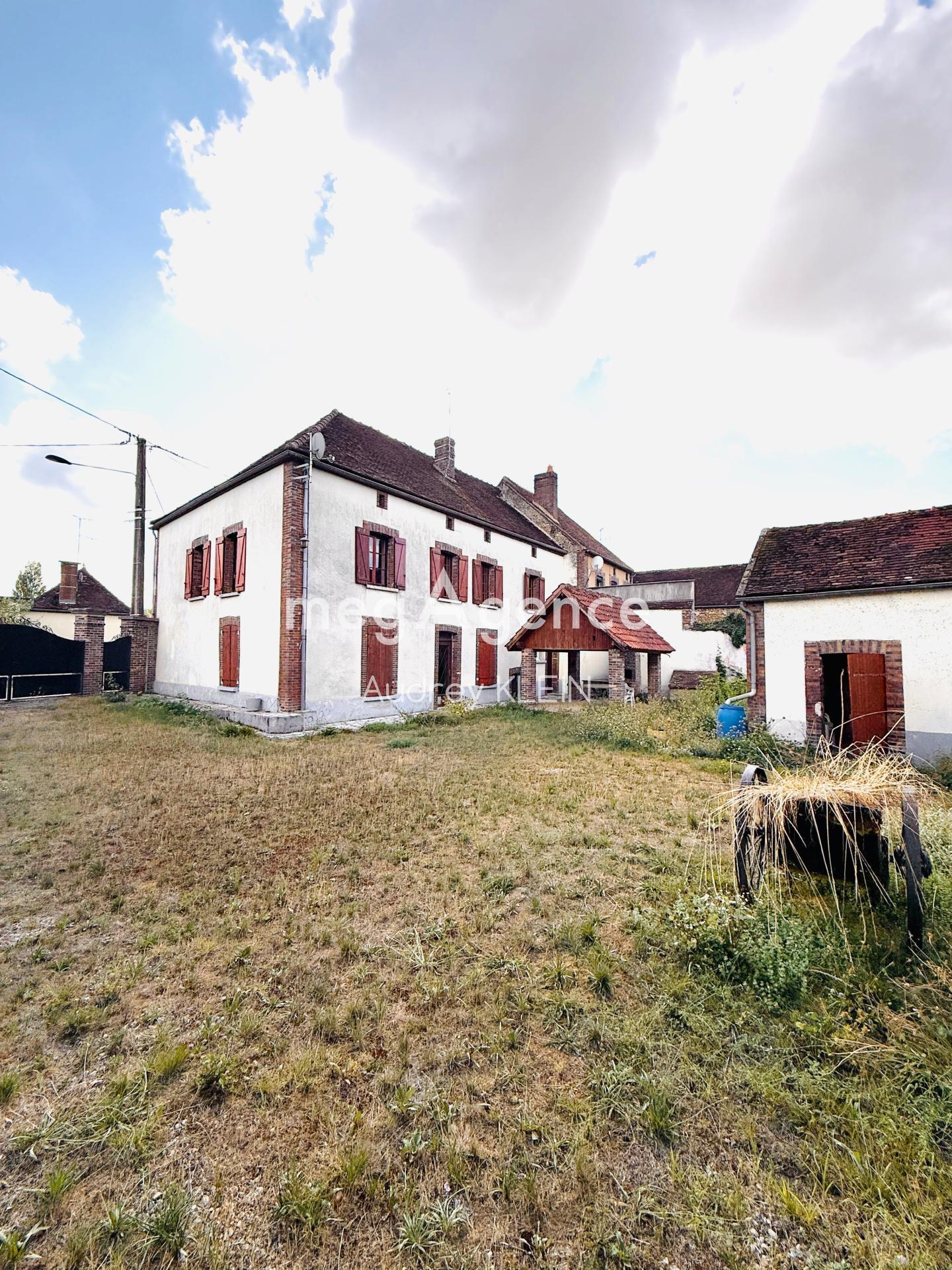Maison 10 pièces 230 m² · à Arces-Dilo · 230 m² · 147 000 €