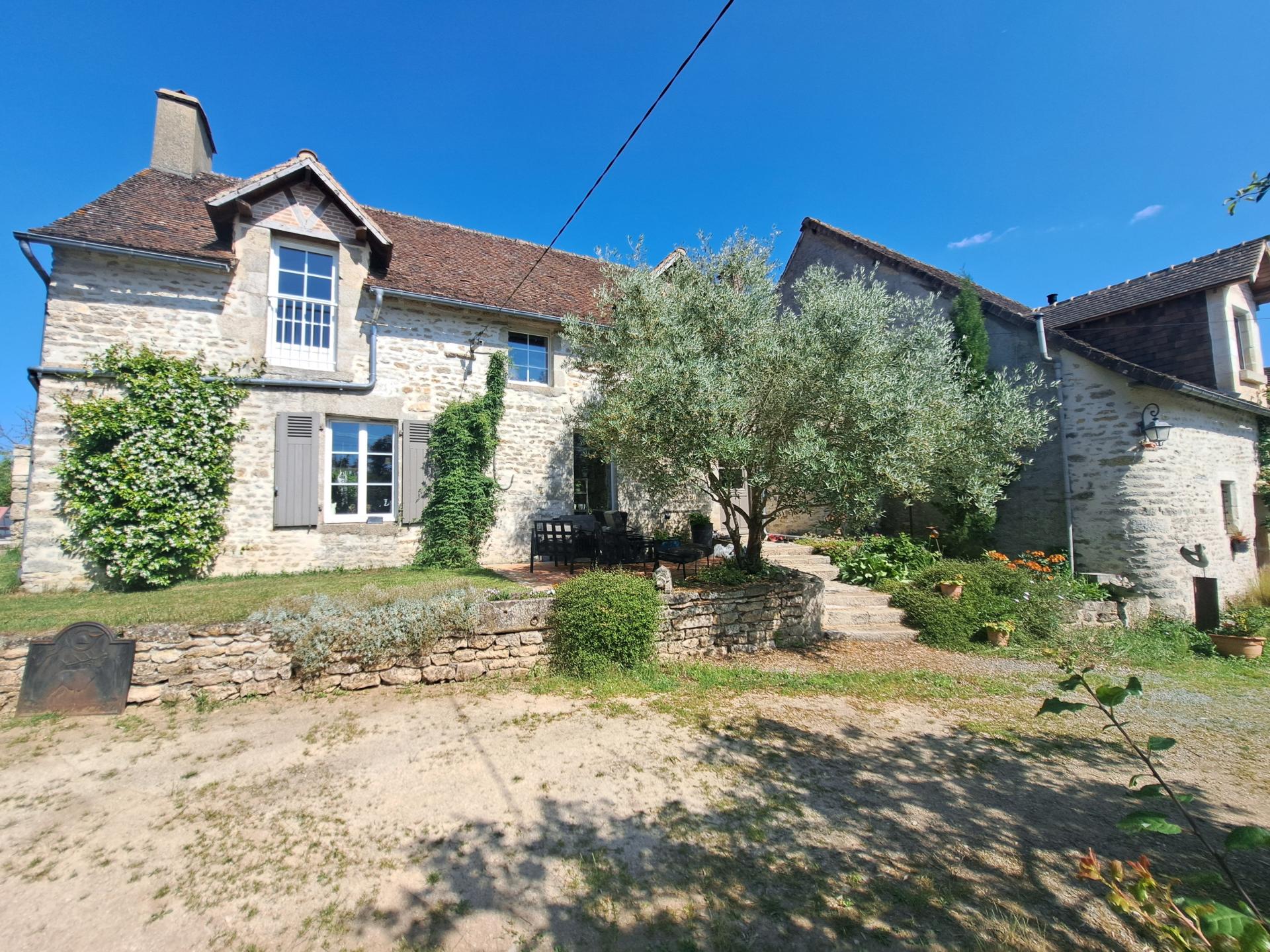 Maison 8 pièces 230 m² · à Oisseau-le-Petit · 230 m² · 298 000 €