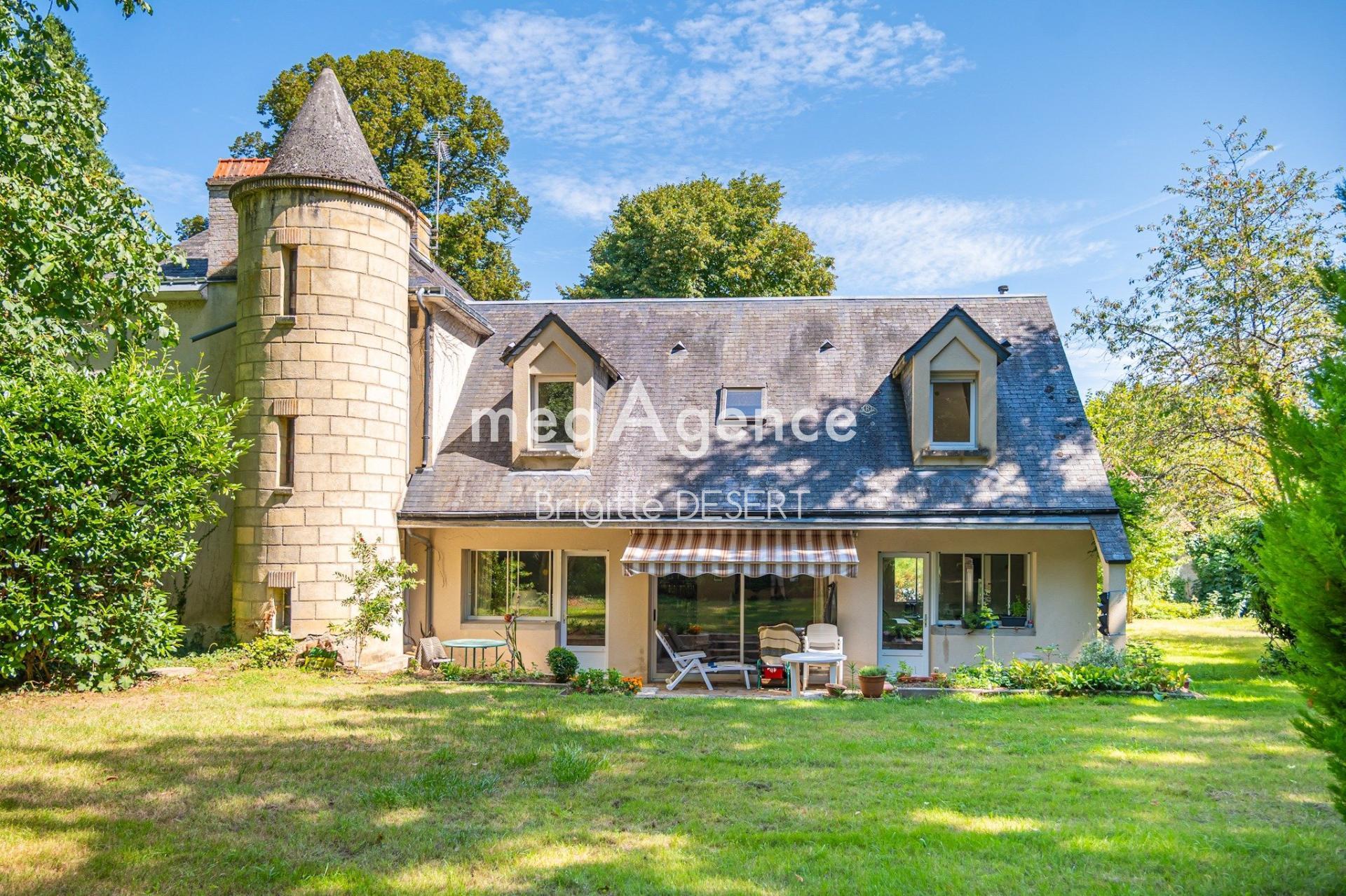 Maison 13 pièces 307 m² · à Sille-le-Philippe · 307 m² · 300 000 €