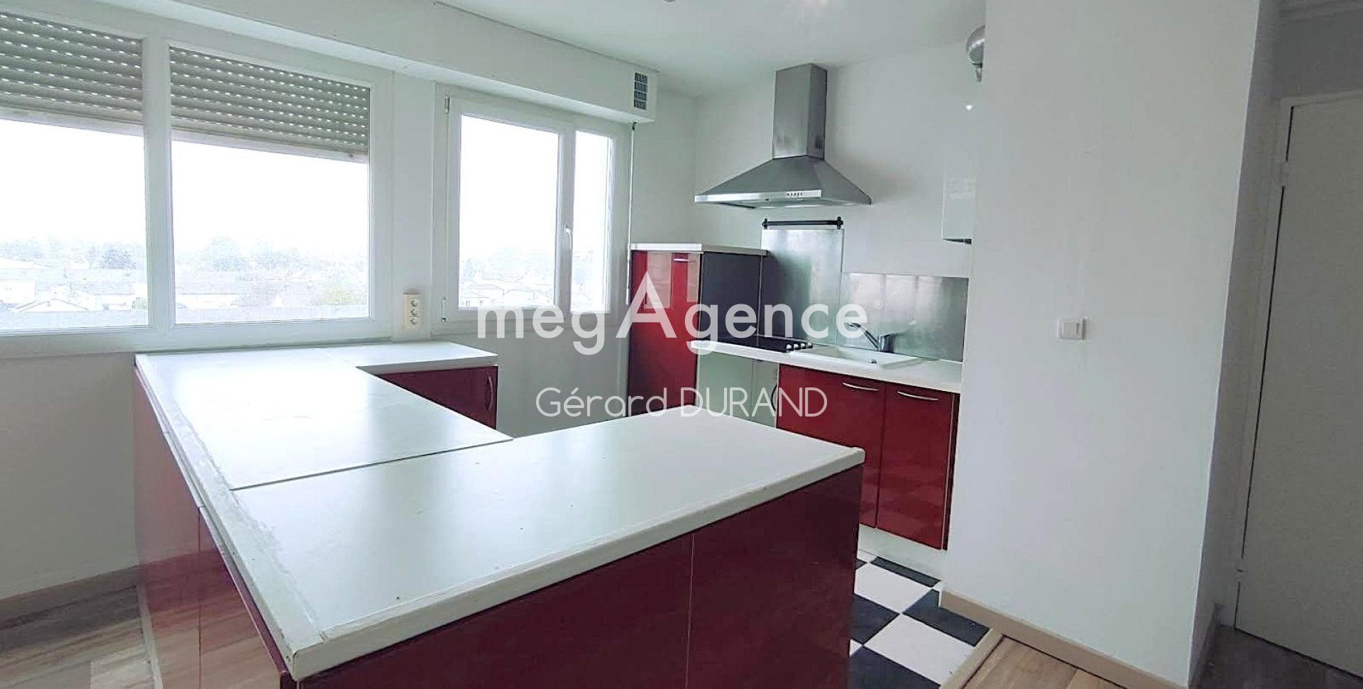 Appartement 4 pièces 83 m² · à Chatellerault · 83 m² · 64 000 €
