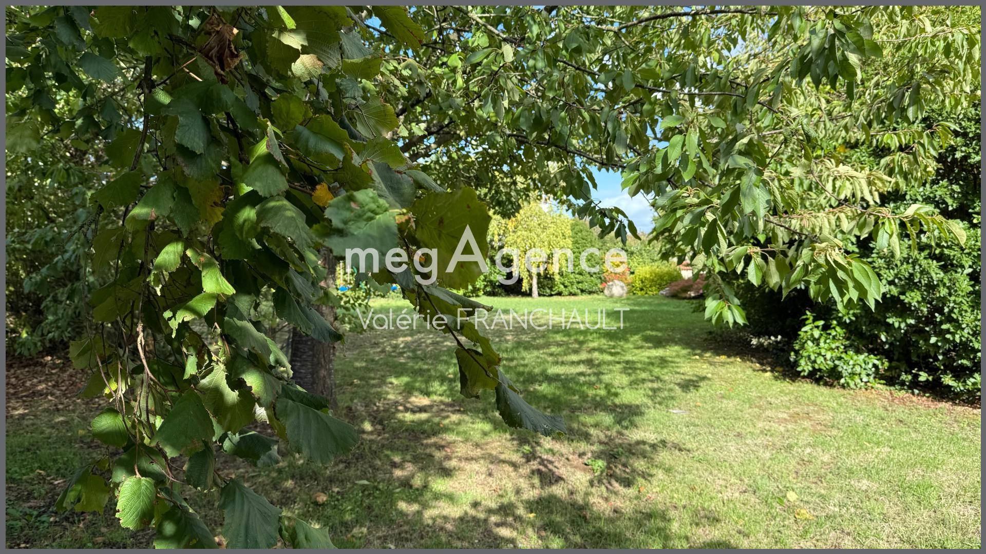 Maison 10 pièces 211 m² · à Saint-Aubin-la-Plaine · 211 m² · 392 000 €