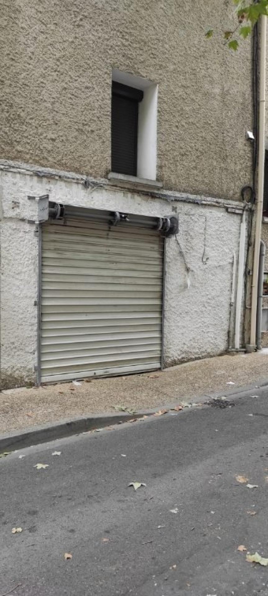 Local commercial 4 pièces 77 m² · à Milhaud · 77 m² · 59 900 €