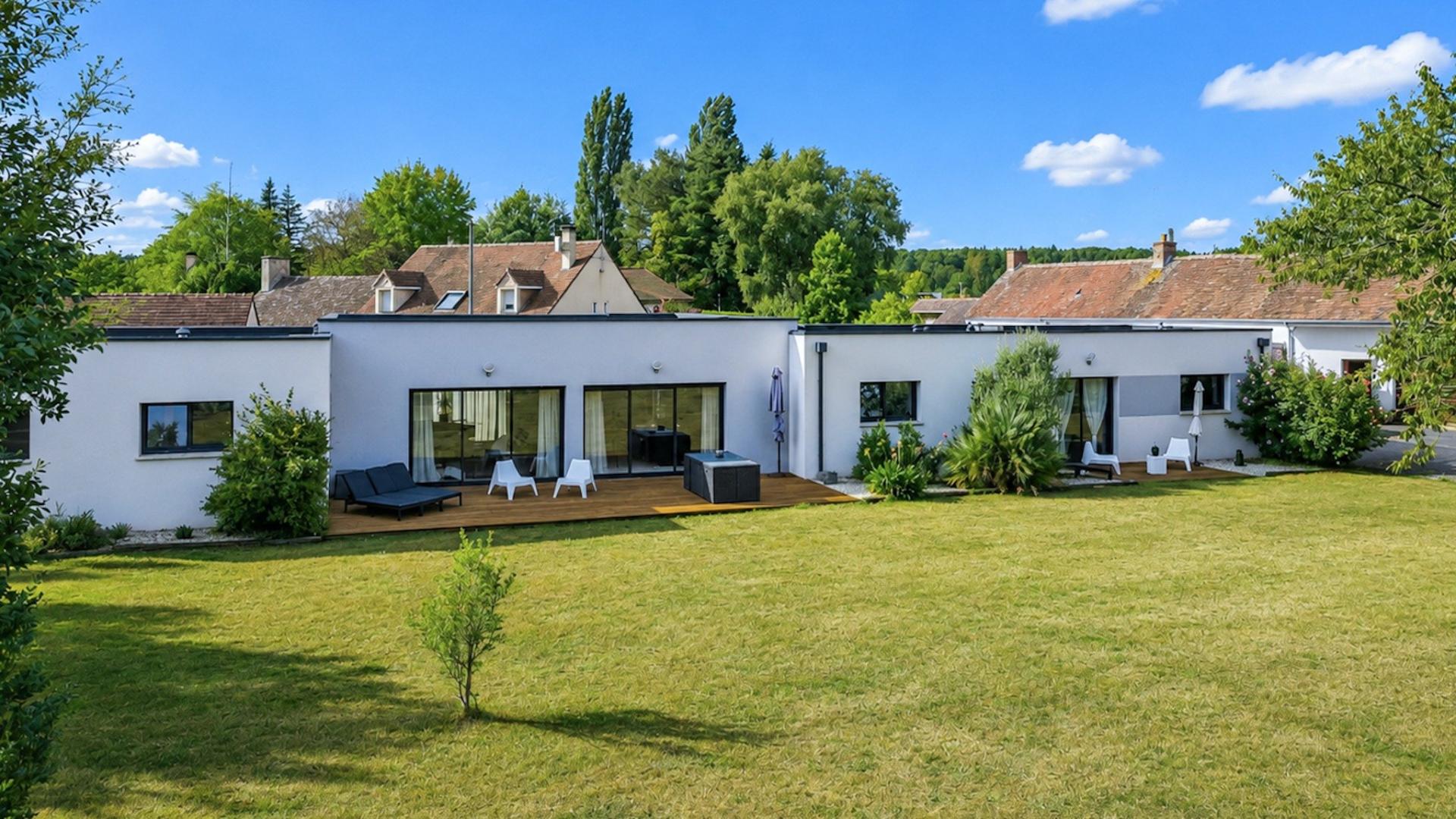 Maison 8 pièces 303 m² · à Change · 303 m² · 649 000 €
