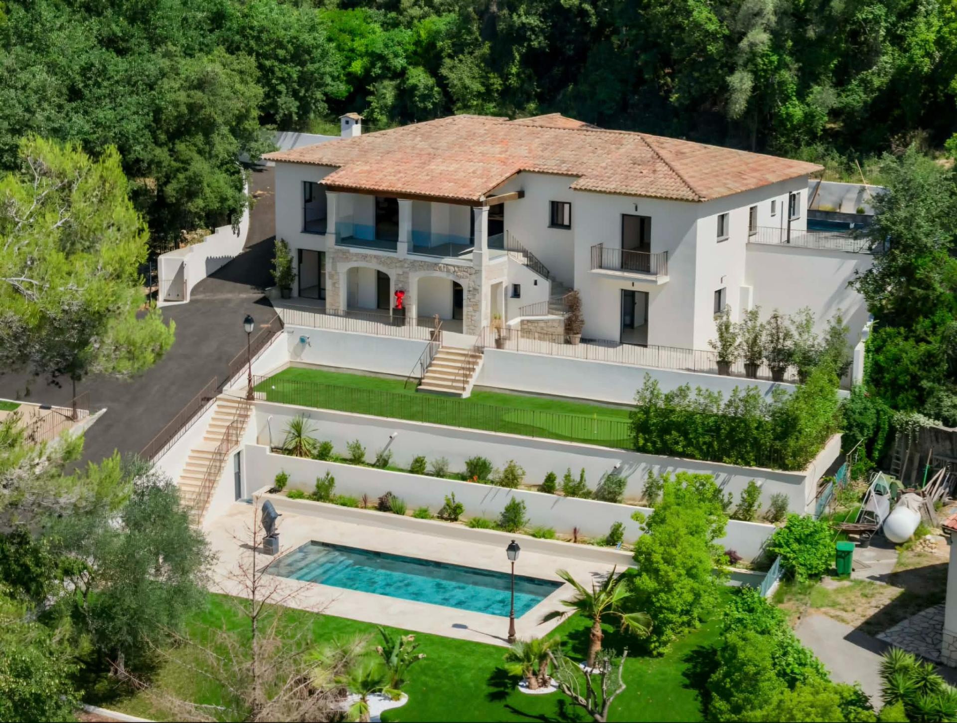 Maison 10 pièces 300 m² · à Roquefort-les-Pins · 300 m² · 1 990 000 €