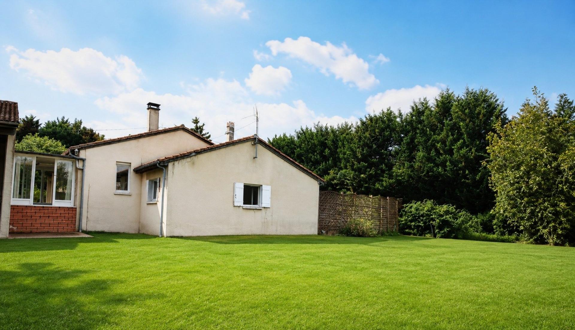 Maison 7 pièces 238 m² · à Sainte-Colombe · 238 m² · 265 000 €