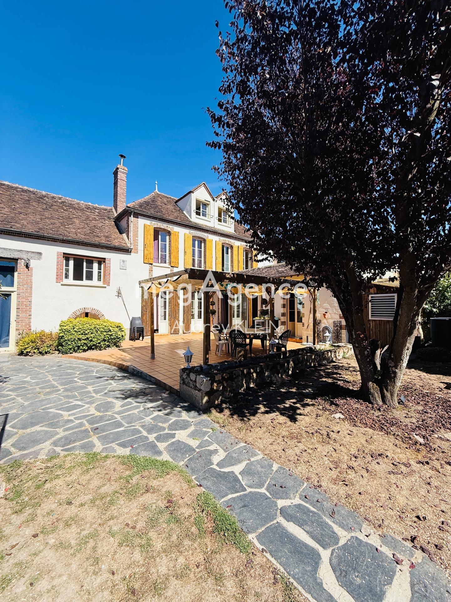 Maison 13 pièces 215 m² · à La Chapelle-sur-Oreuse · 215 m² · 304 000 €