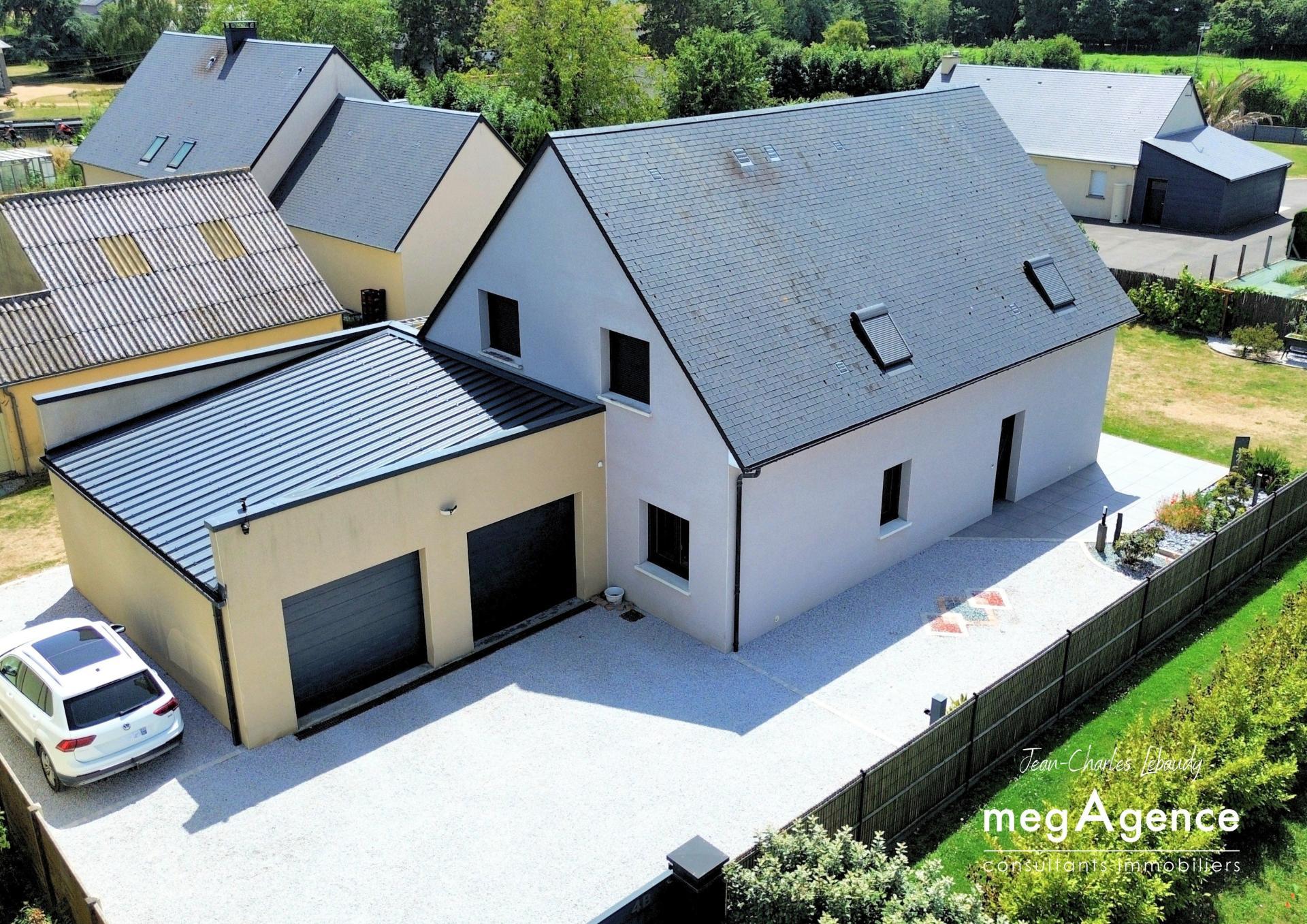 Maison 6 pièces 169 m² · à Genêts · 169 m² · 418 000 €