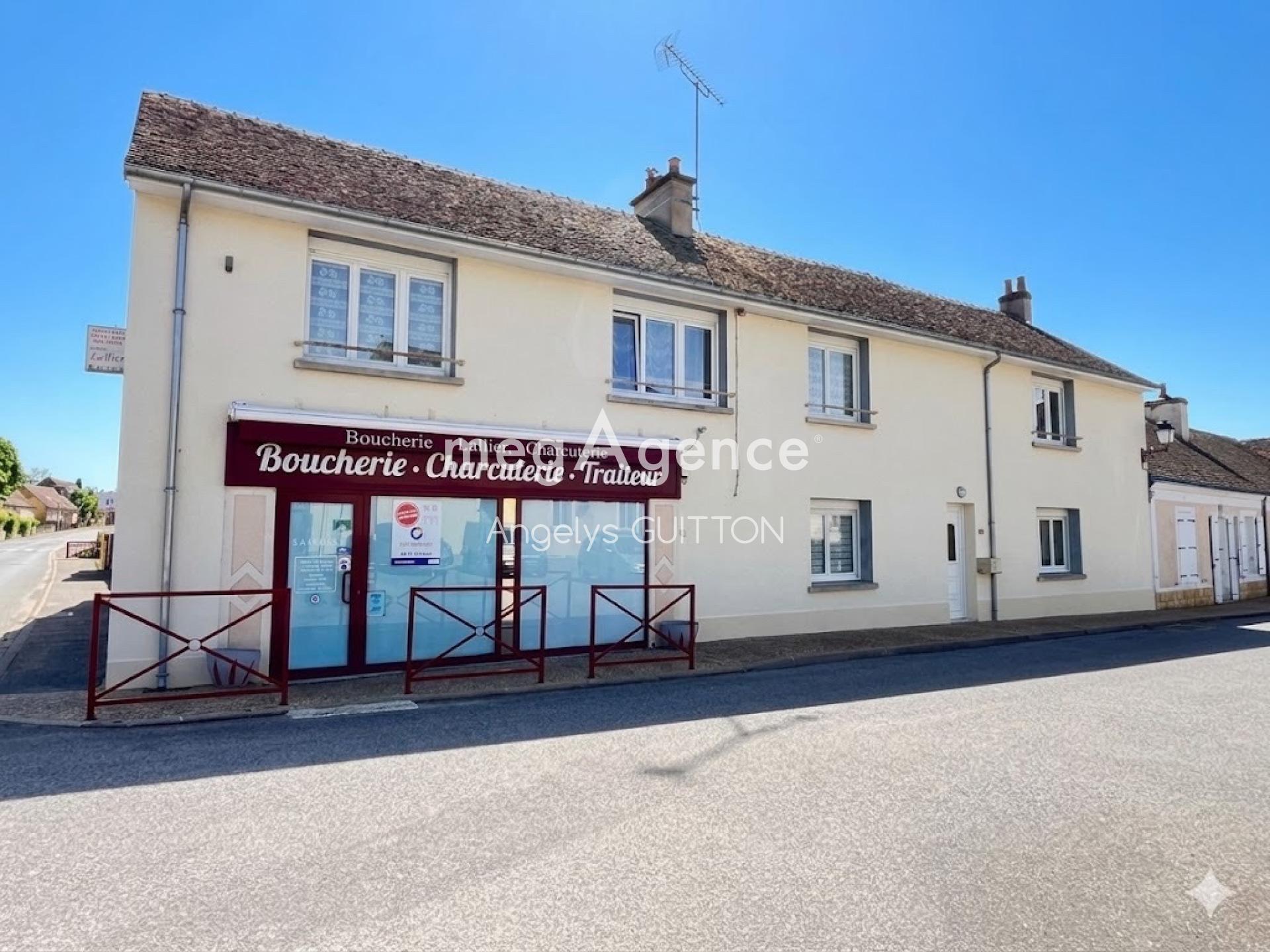 Maison 10 pièces 270 m² · à Courgains · 270 m² · 146 000 €