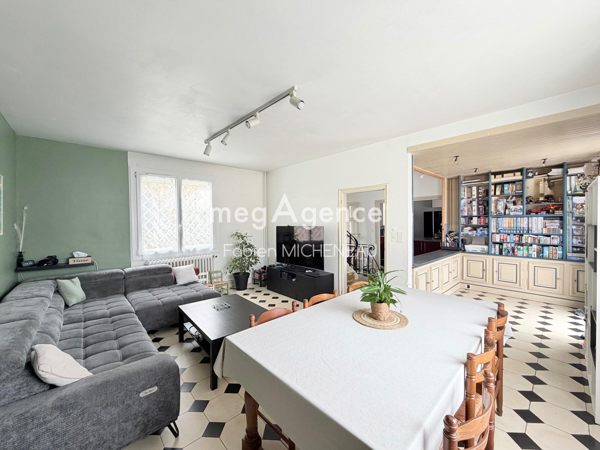 Maison 8 pièces 196 m² · à Cholet · 196 m² · 198 000 €