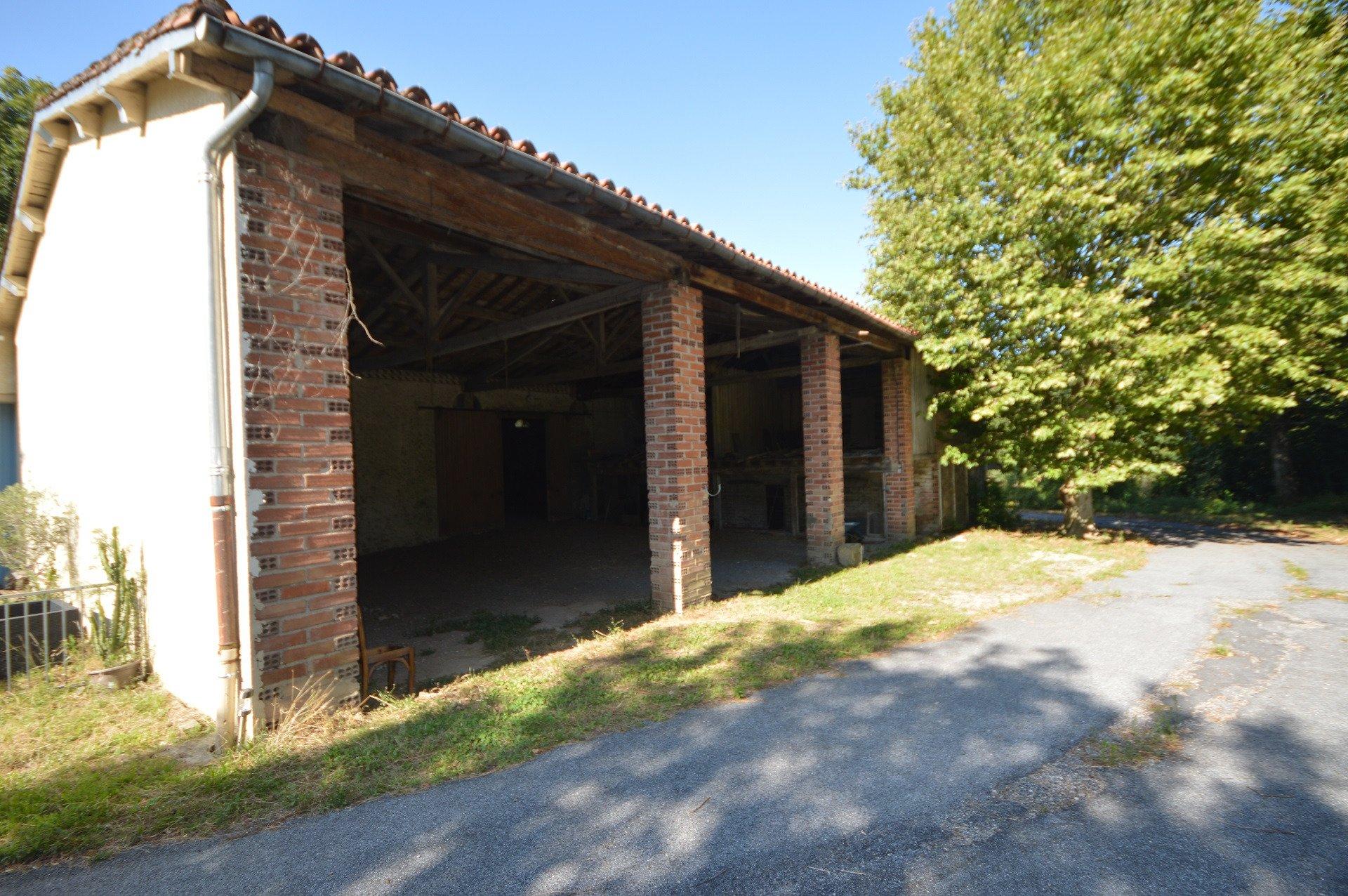 Achat : Maison à AIGUEFONDE, 81200 - 11 pièces 80m² — 10