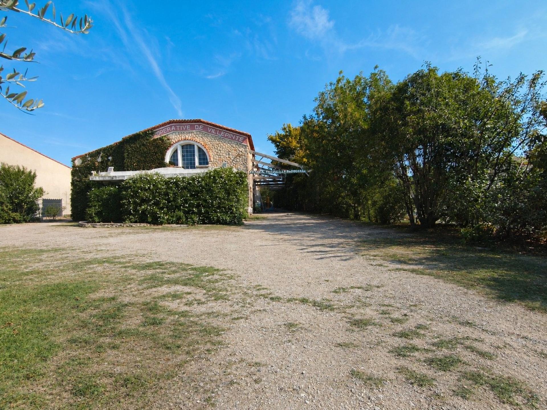 Local commercial 6 pièces 1100 m² · à Castelnaudary · 1 100 m² · 235 000 €