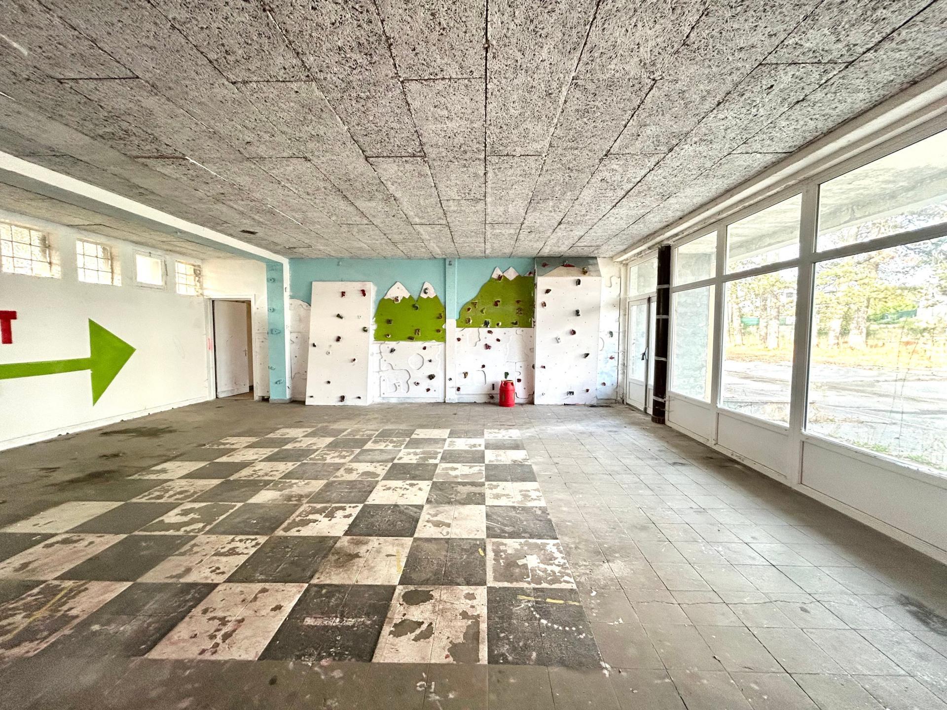 Immeuble 654 m² · à Champagnole · 654 m² · 215 000 €
