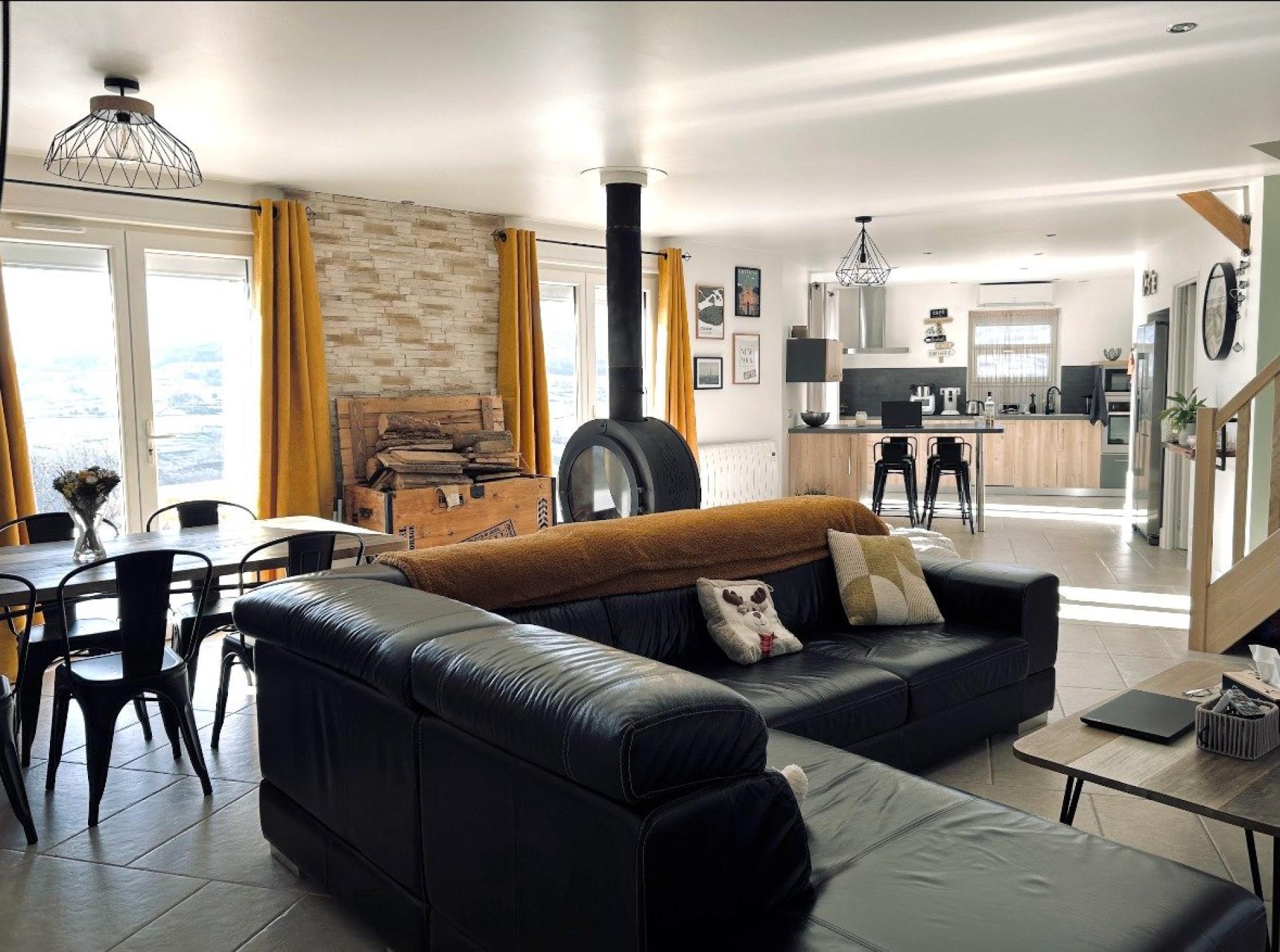 Maison 7 pièces 140 m² · à Saint-Georges-en-Couzan · 140 m² · 380 000 €