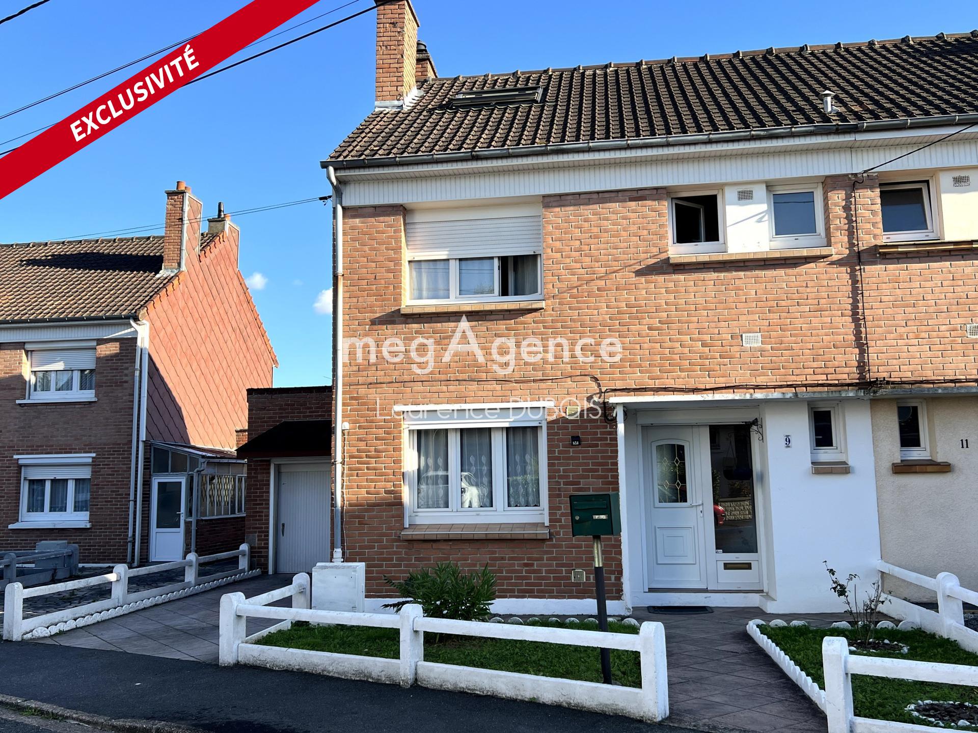 Maison de résidence de 82 m2 habitable idéal jeune couple, 4 chambres, située dans un quartier calme et proche de toutes commodités.
