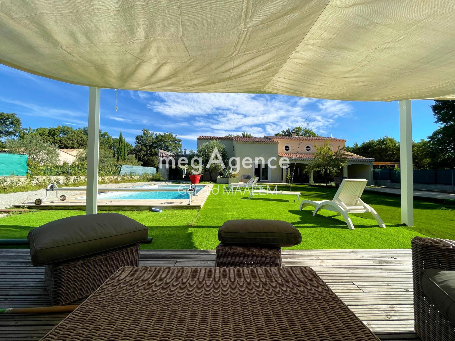 Maison 10 pièces 350 m² · à Regusse · 350 m² · 885 000 €