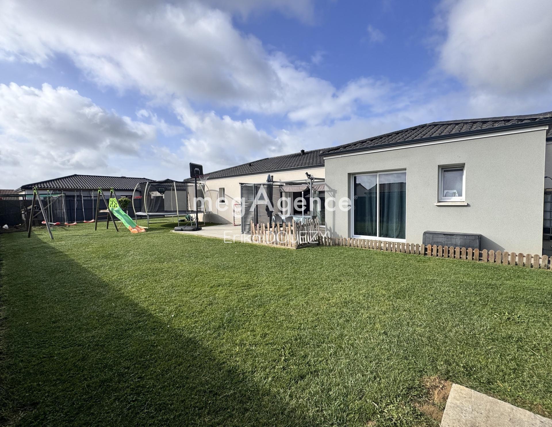 Maison 6 pièces 122 m² · à Yzernay · 122 m² · 279 900 €